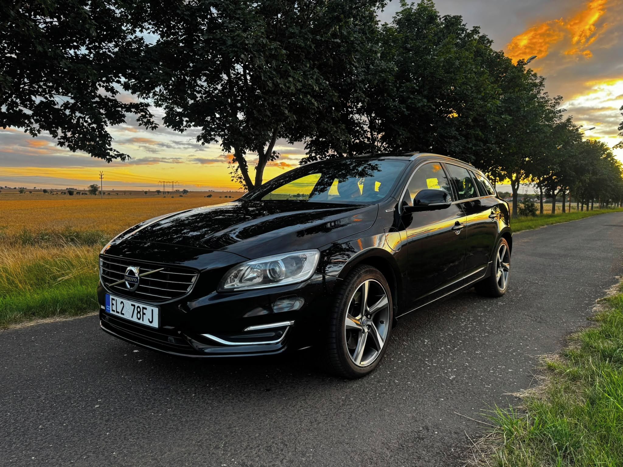 Volvo V60, 2,4 D6 158 kW HYBRID - fotka 4