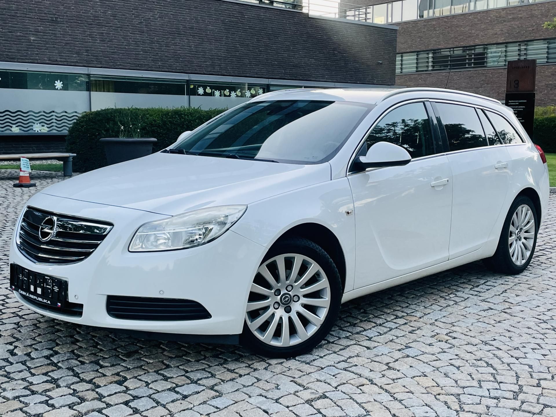 Opel Insignia, 2.0CDTi MANUÁL TAŽNÉ SENZORY - fotka 2