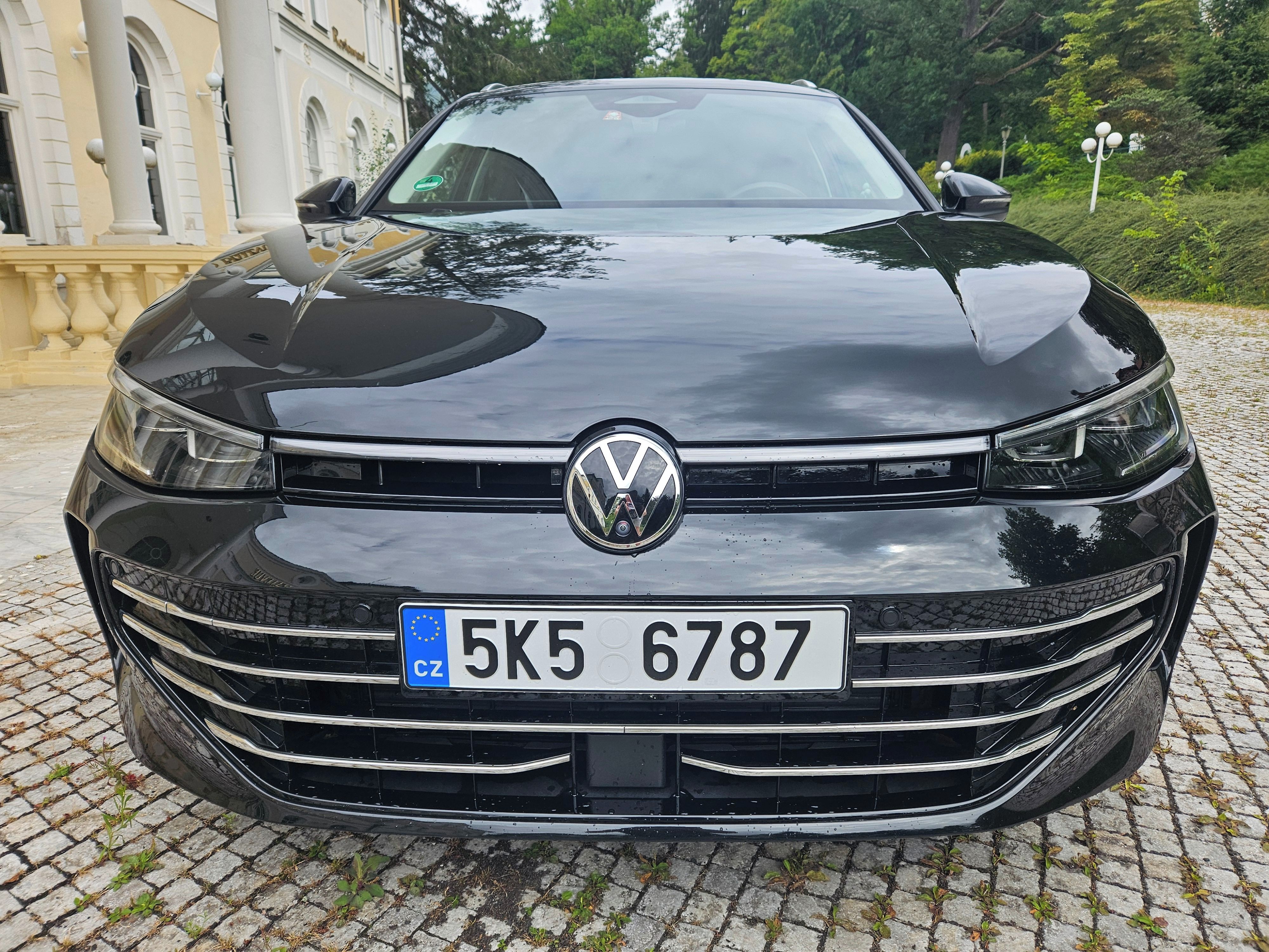 Volkswagen Passat, Elegance 23.000 km - fotka 6