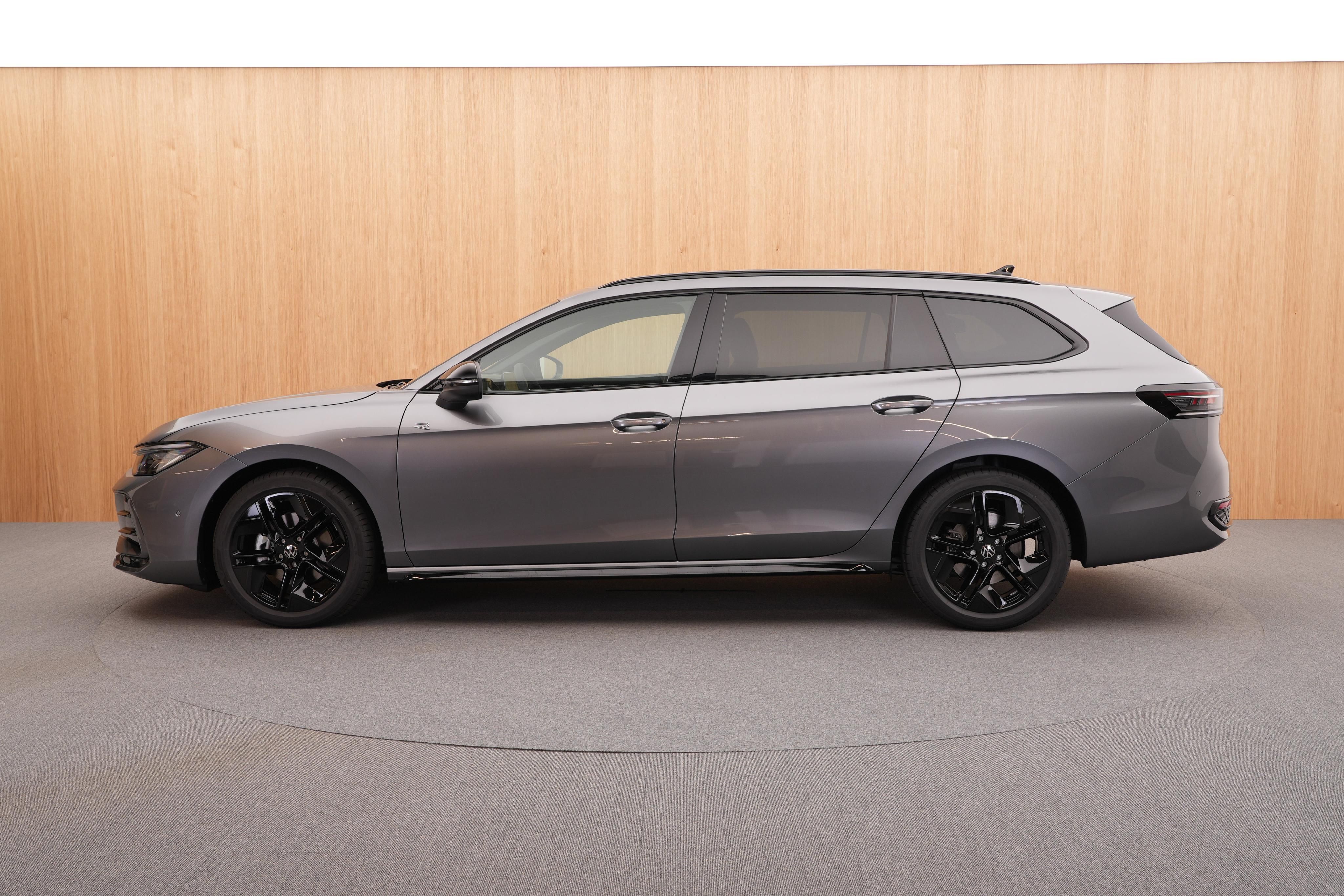 Volkswagen Passat, R-Line 2.0 TDI DSG - fotka 2