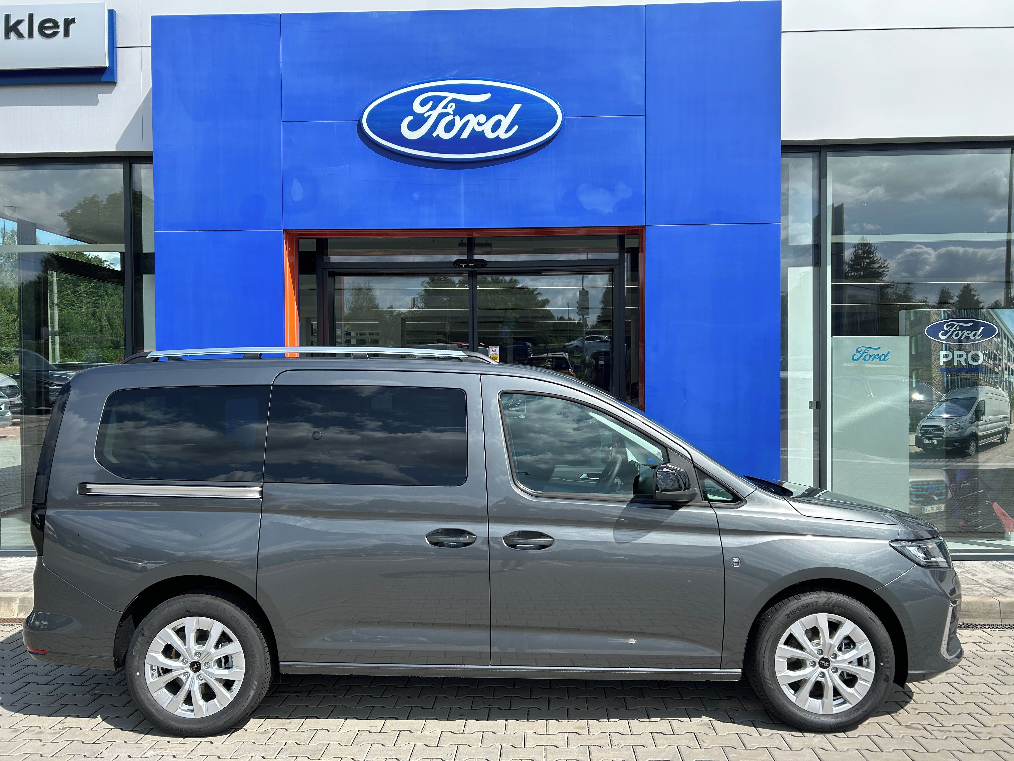 Ford Tourneo Connect, 1.5 Ecoboost 85kW AT Titanium - fotka 3