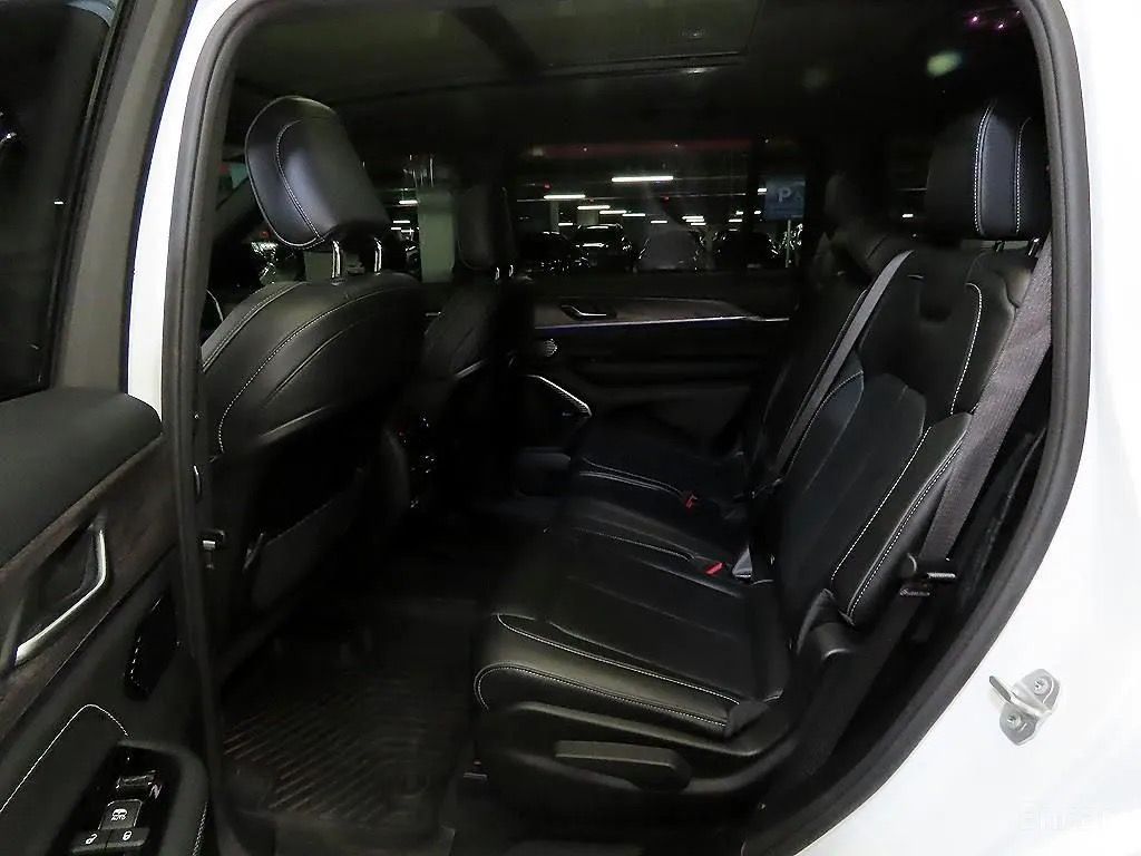 Jeep Grand Wagoneer, Overland 3.6 V6 4×4,2022,NEW M - fotka 6