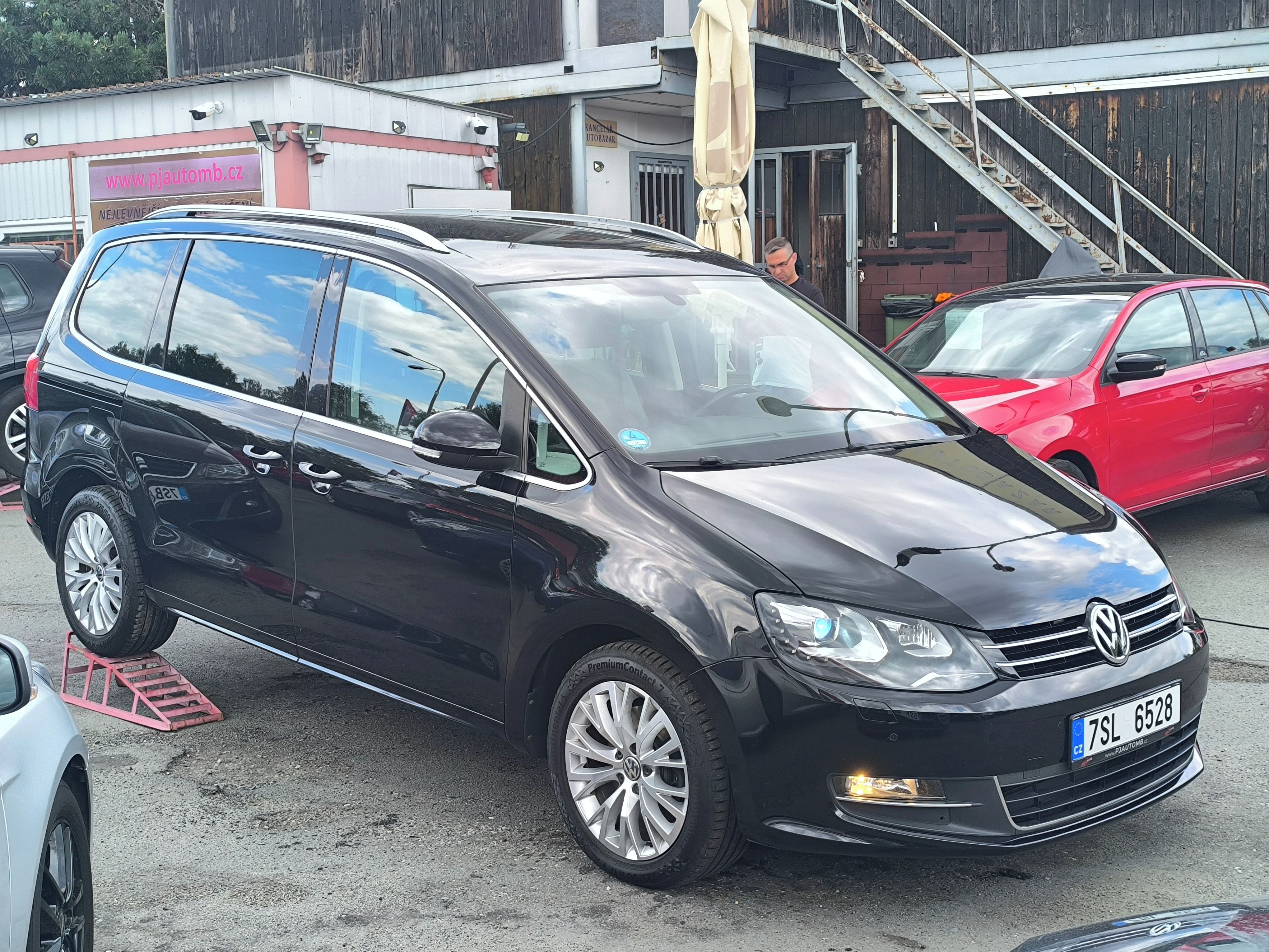 Volkswagen Sharan, 2.0TDi Highline,Tažné,1majitel - fotka 5