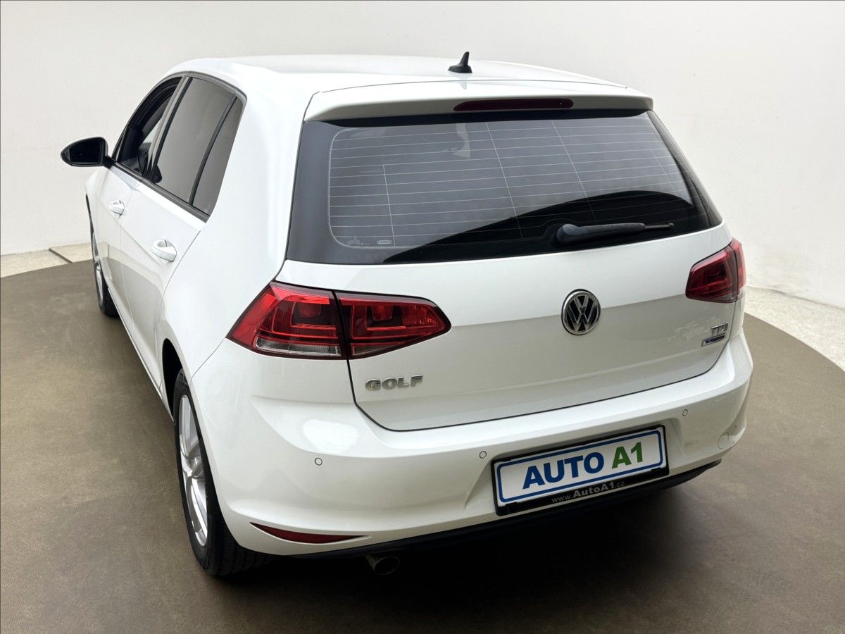 Volkswagen Golf, 1,6 DSG DPH HIGHLINE 2XKOLA ČR - fotka 6