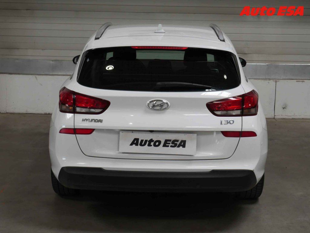 Hyundai i30, 1.6 CRDi,Style,navi,kamera - fotka 5