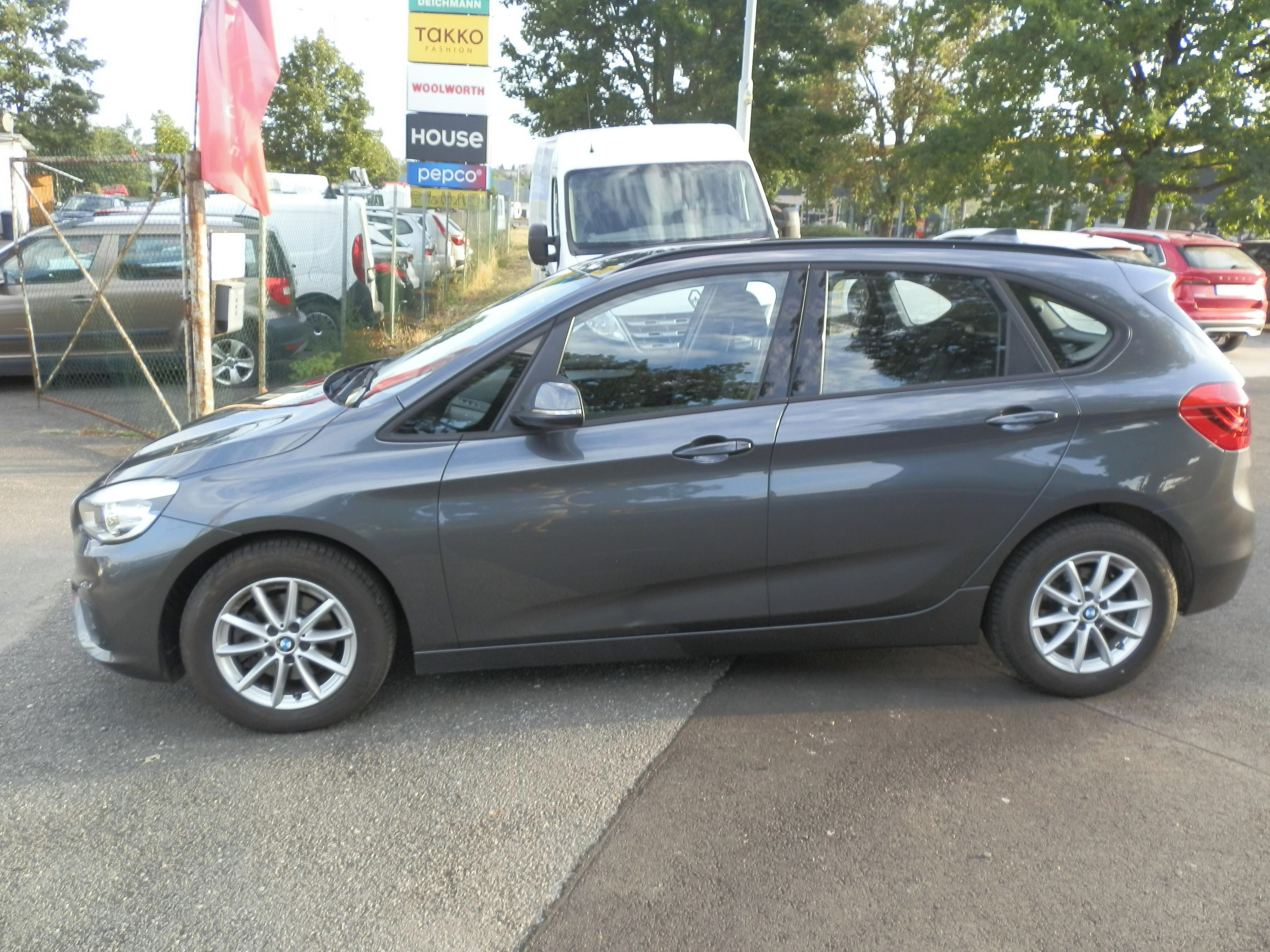 BMW Řada 2, 218i ACTIVE TOURER - fotka 2