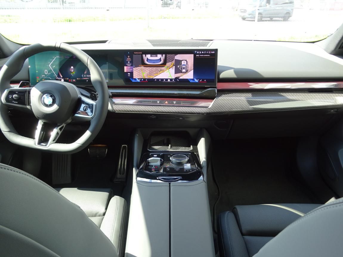 BMW Řada 5, 540d xDrive Touring - fotka 6