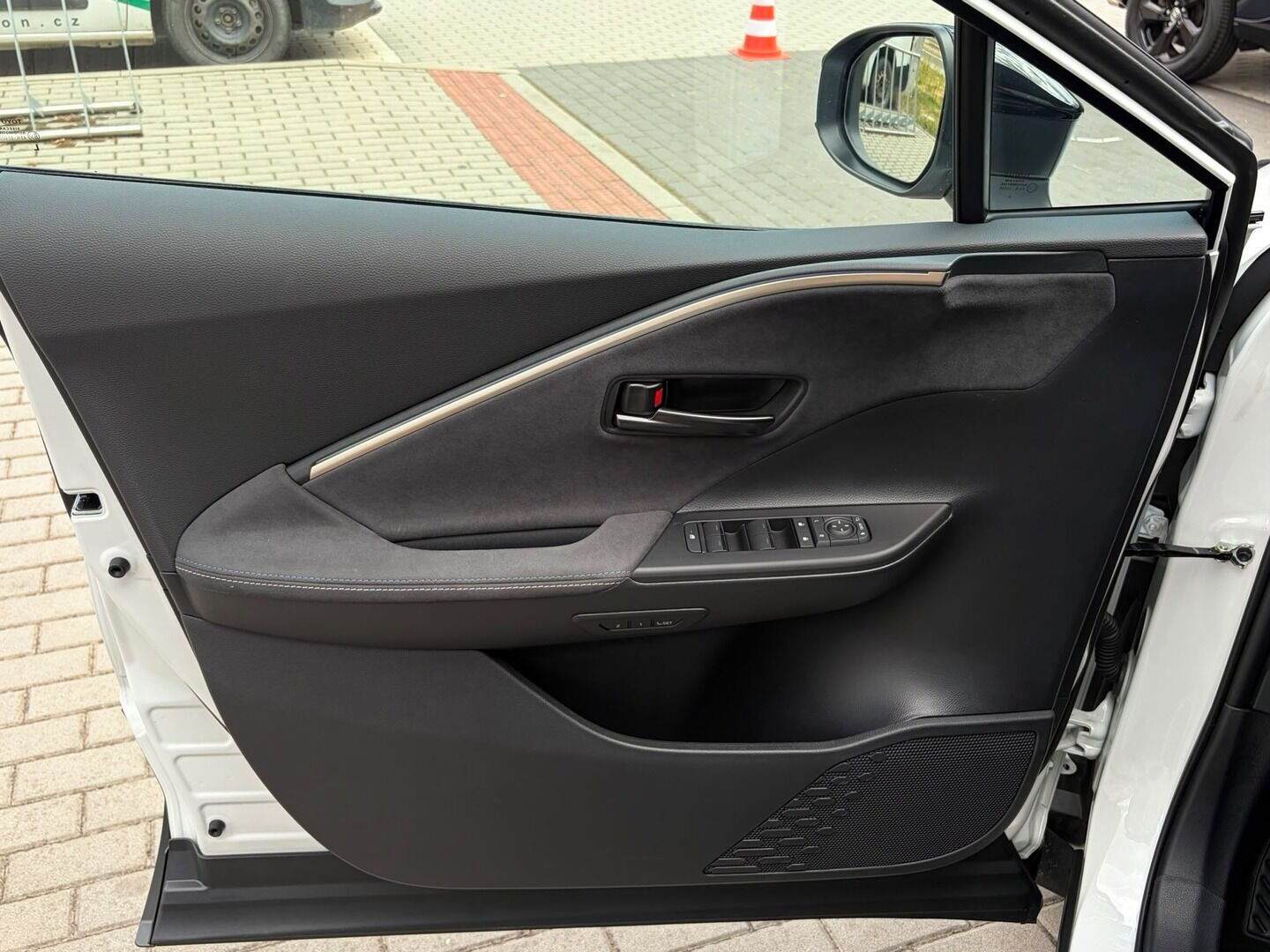 Toyota C-HR, 2.0 Executive - fotka 5
