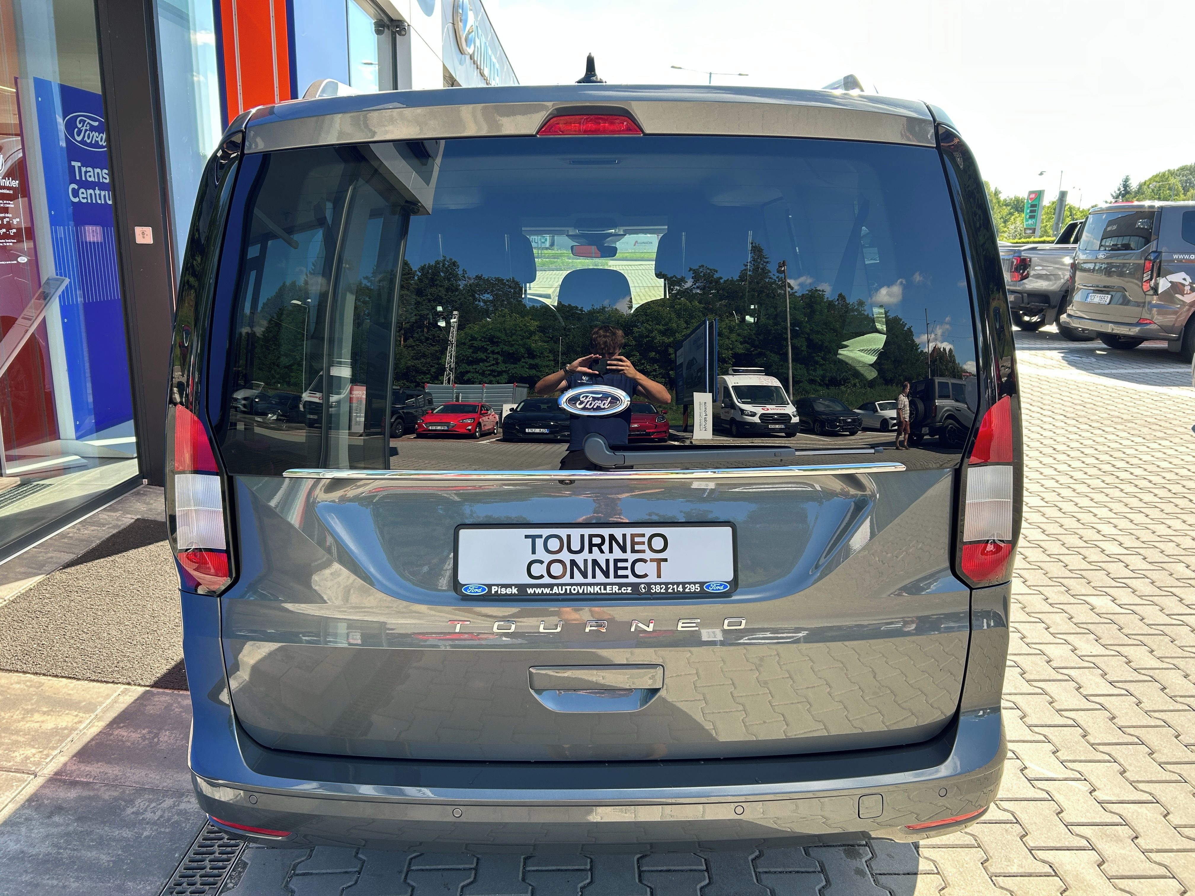 Ford Tourneo Connect, 1.5 Ecoboost 85kW AT Titanium - fotka 4
