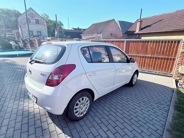 Hyundai i20 1.2i (63 kW)