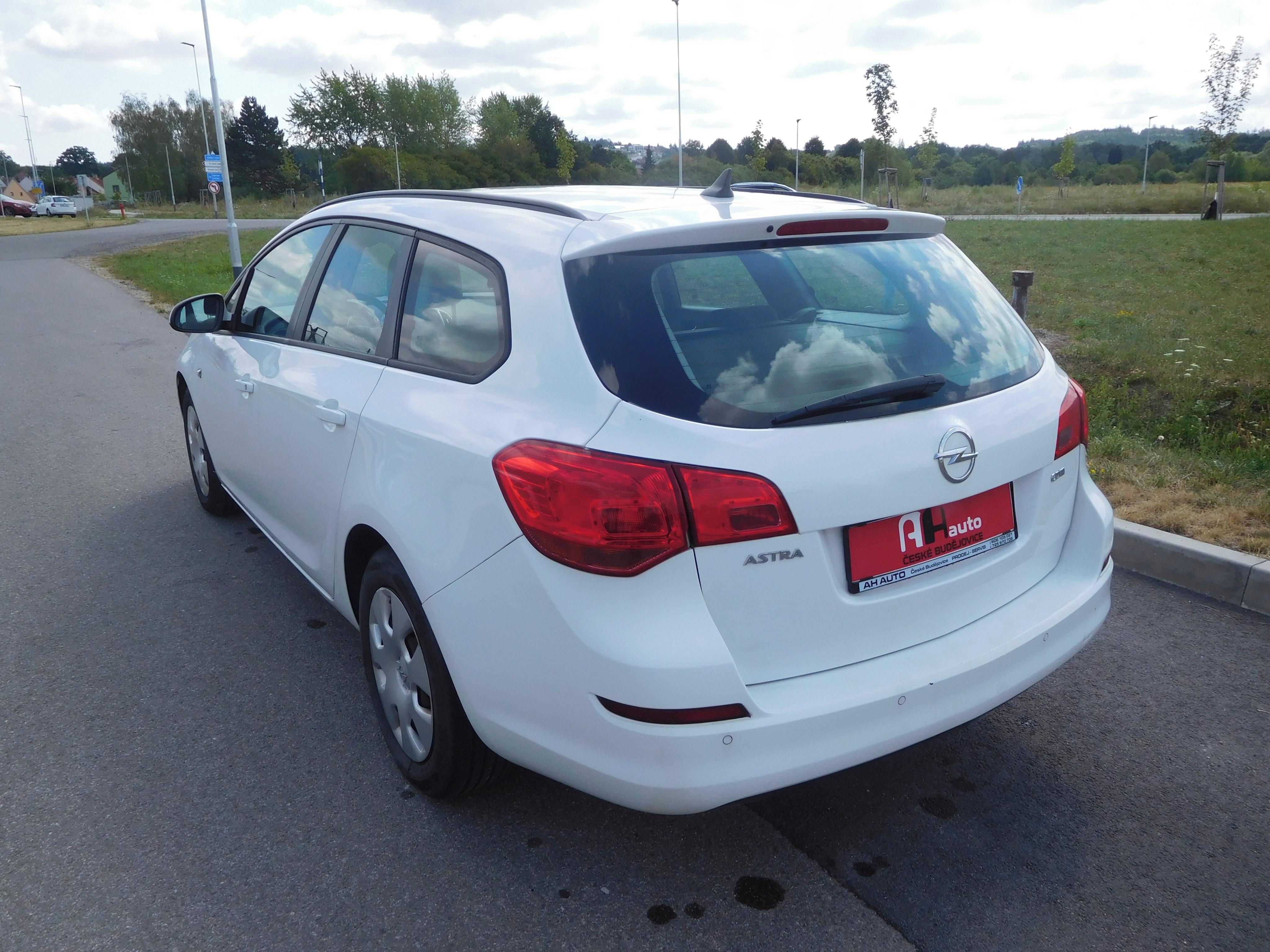 Opel Astra, Sports Tourer 1.7 CDTi Confort - fotka 4