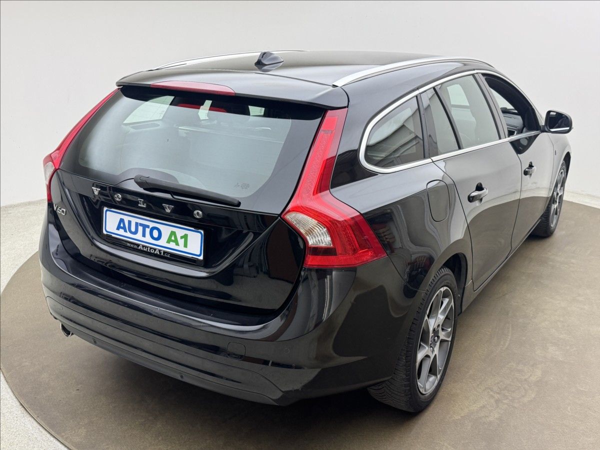 Volvo V60, 1,6 D2 KŮŽE NAVI OCEAN RACE - fotka 4