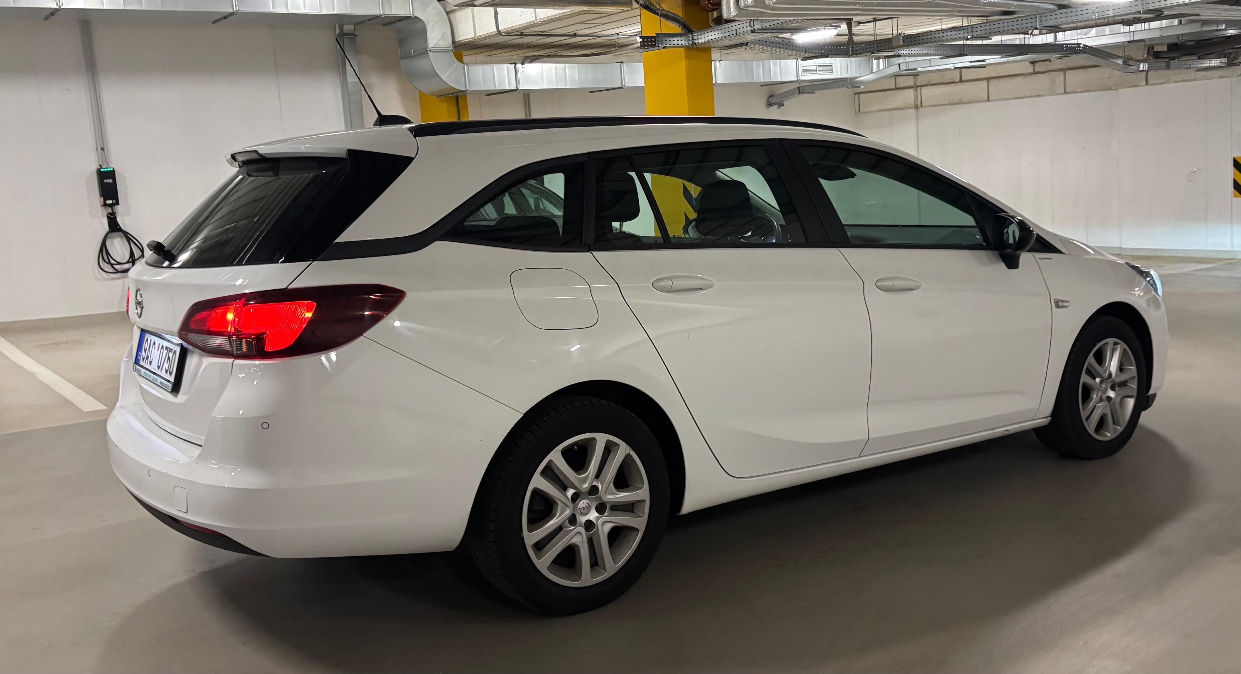 Opel Astra, 1.5 CDti Edition 1. Majitel Čr - fotka 2