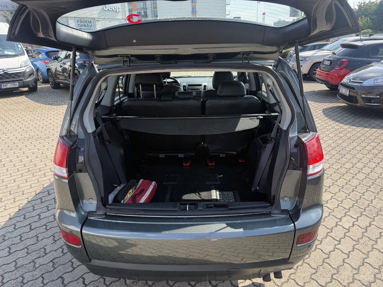 Citroën C-Crosser, 2,2 HDI - fotka 6