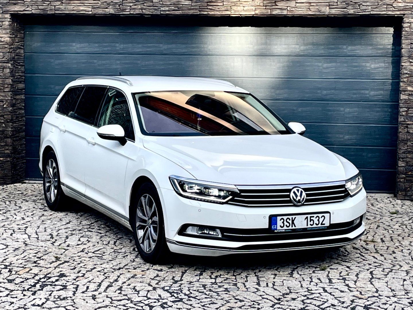 Volkswagen Passat, 2.0 TDI DSG Highline CZ - fotka 3