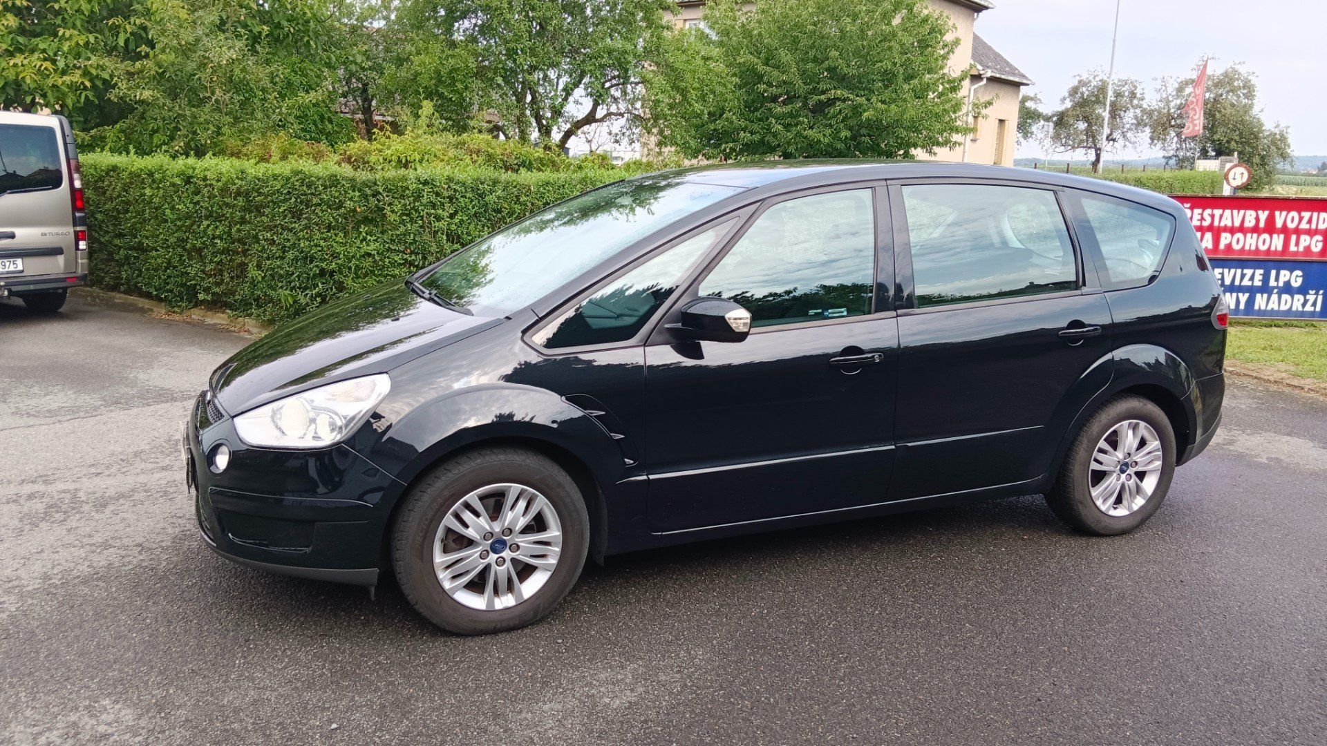 Ford S-MAX, 2.0 D 103 KW 7 MÍST - fotka 2