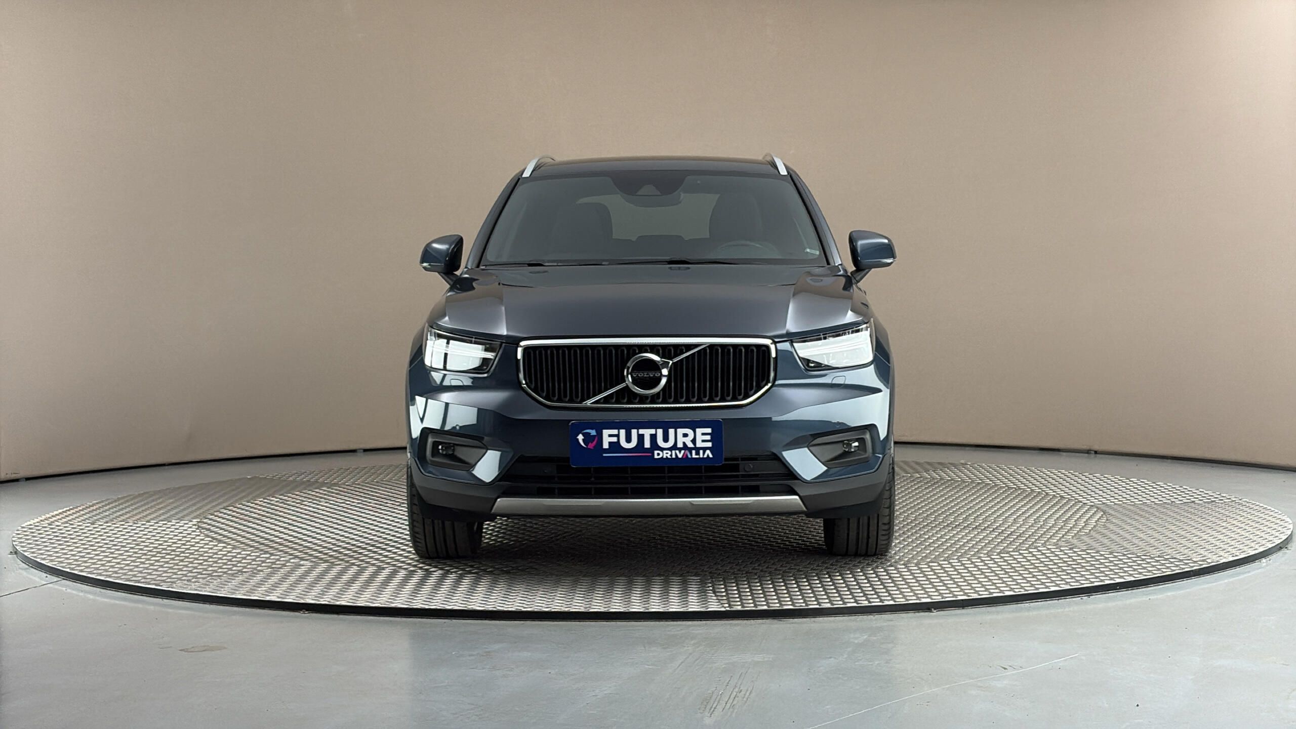 Volvo XC40, 2.0 B4 AUT AWD Momentum Pro - fotka 3