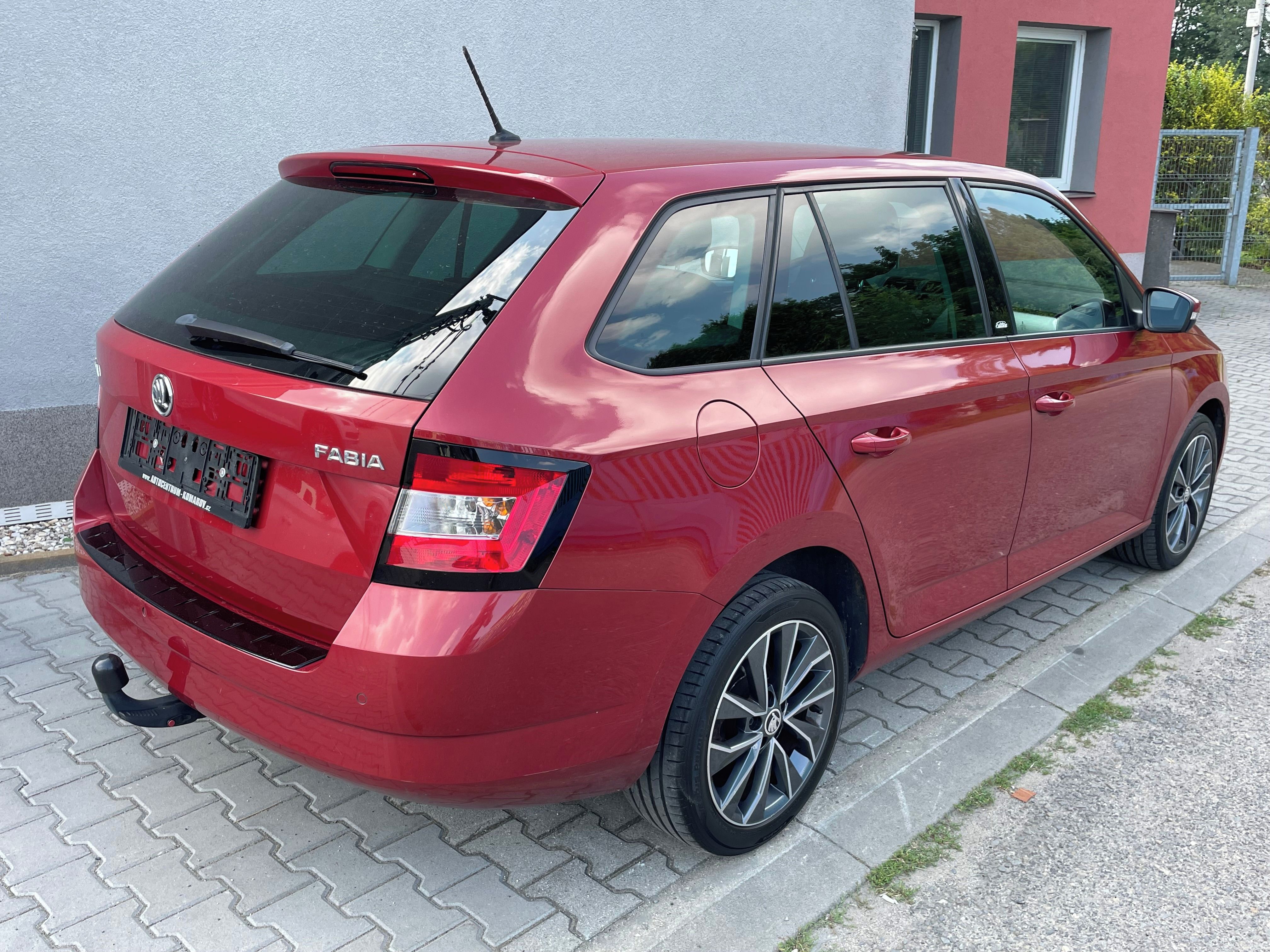 Škoda Fabia, 1.2 TSI 81kW DSG Edition - fotka 6