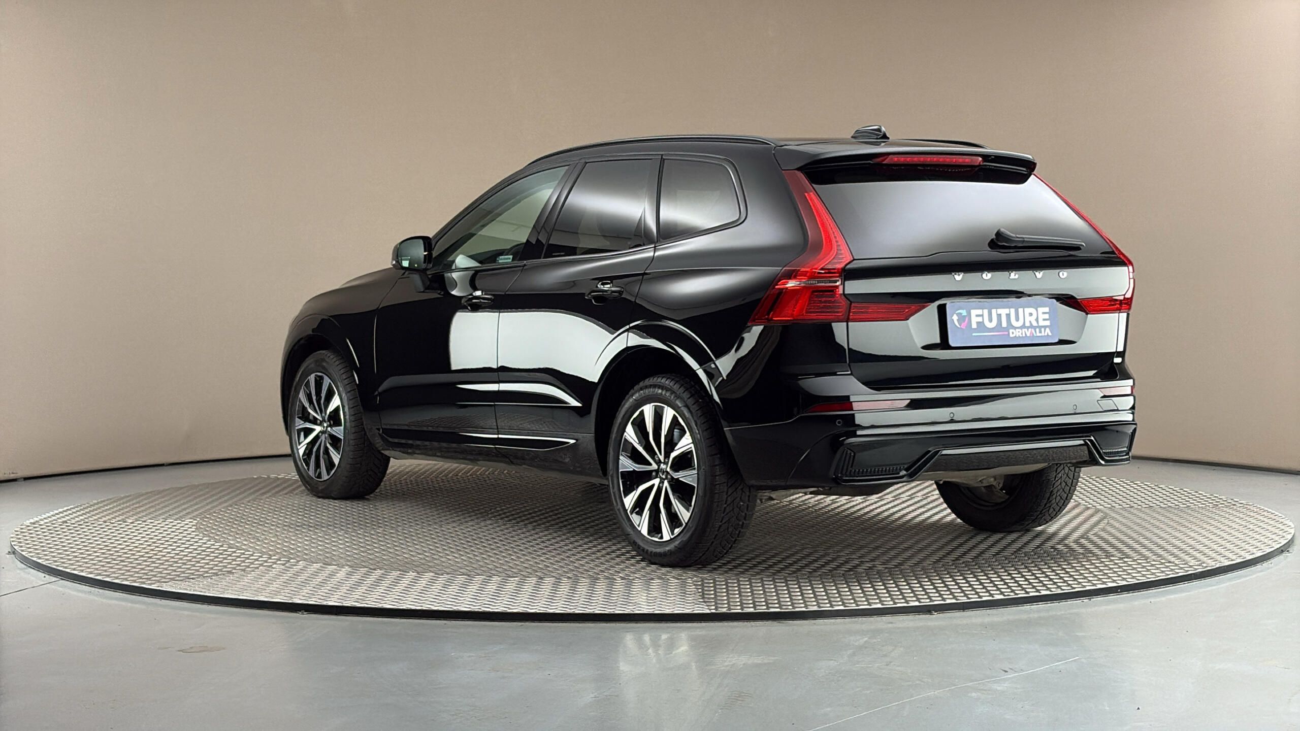 Volvo XC60, 2.0 B4 AUT AWD Plus Dark - fotka 2