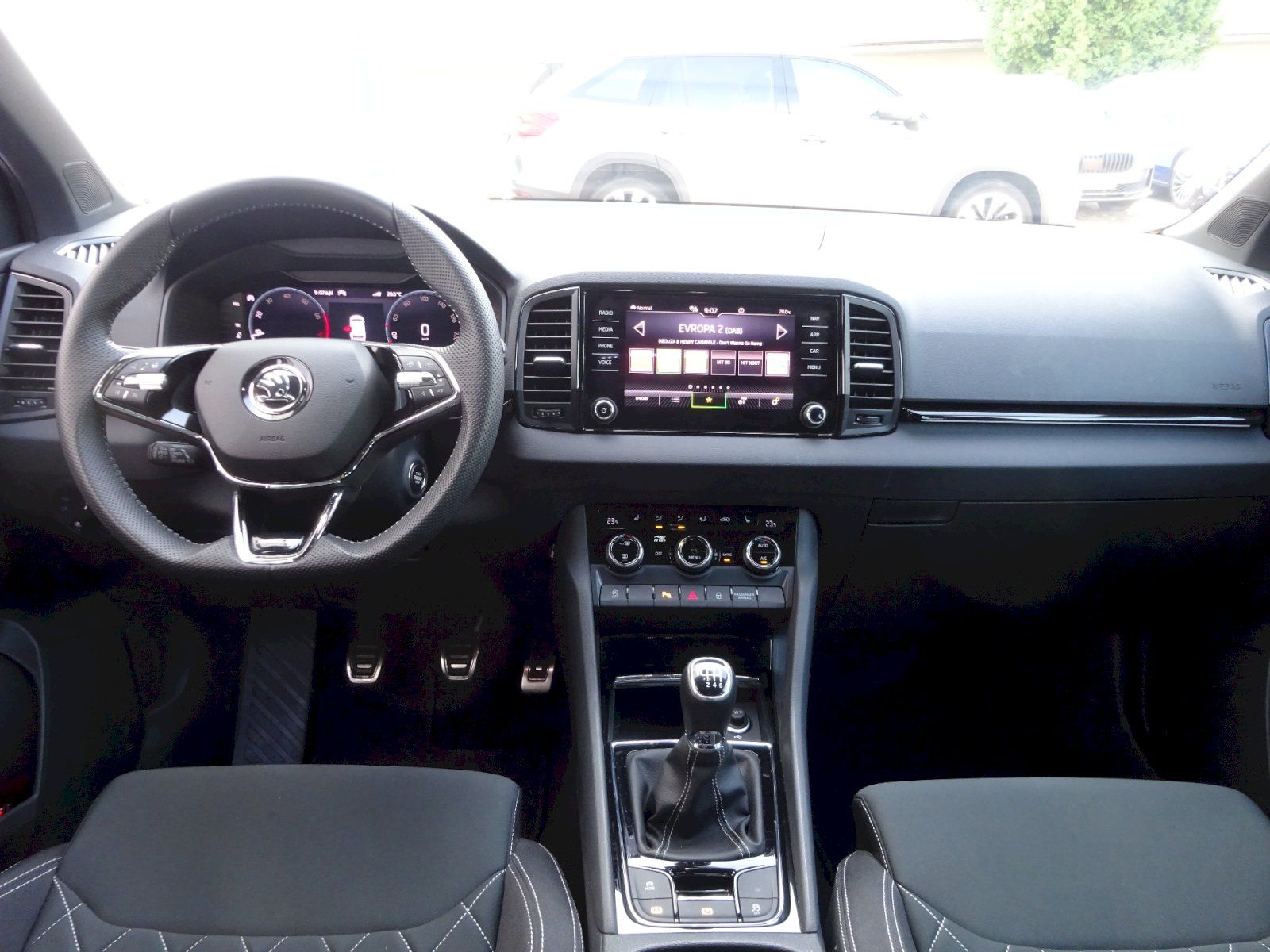 Škoda Karoq, 1,5 TSi/110kW  Sportline Plus - fotka 5