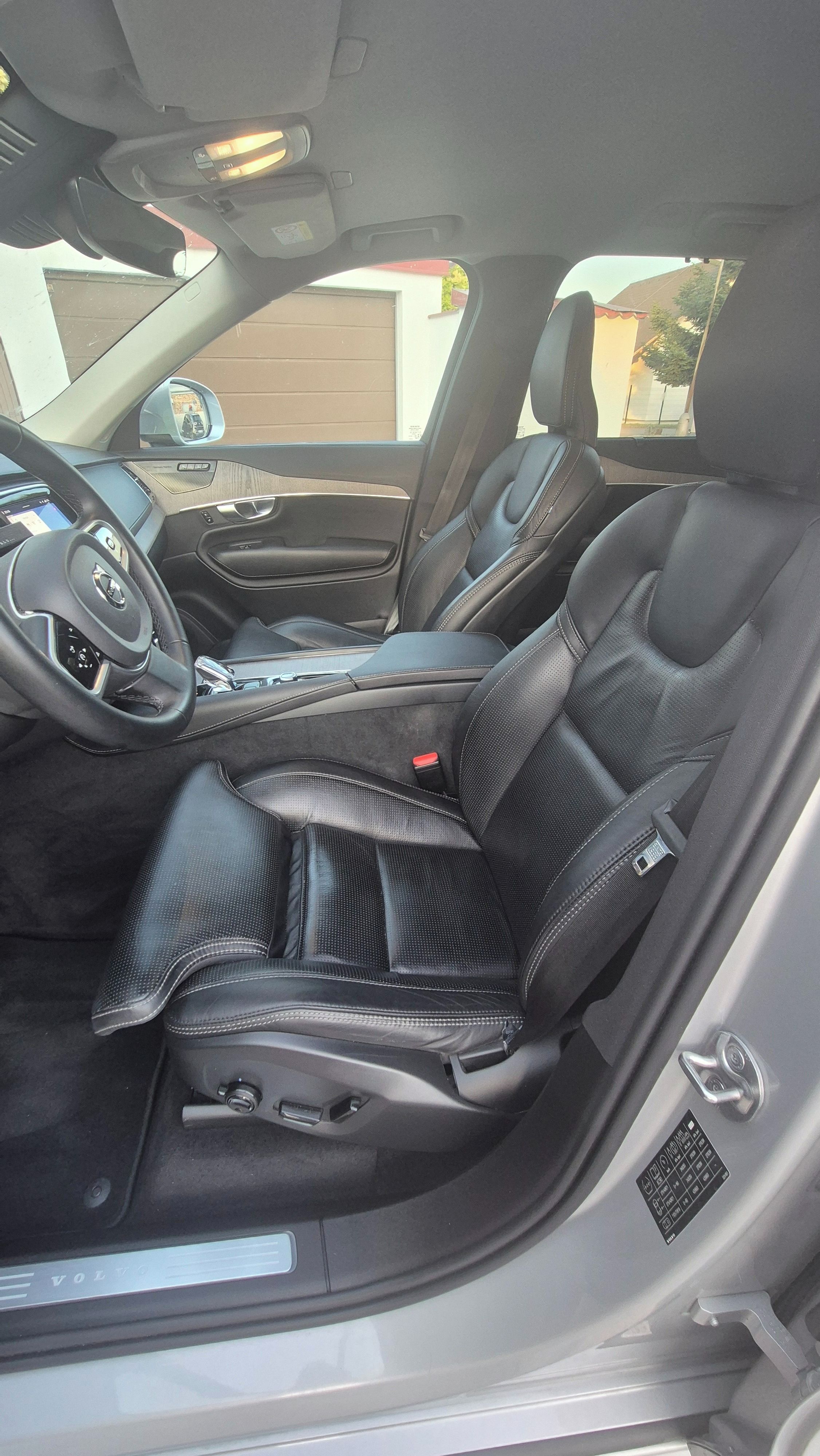 Volvo XC90, B5 AWD PLUS BRIGHT - fotka 2
