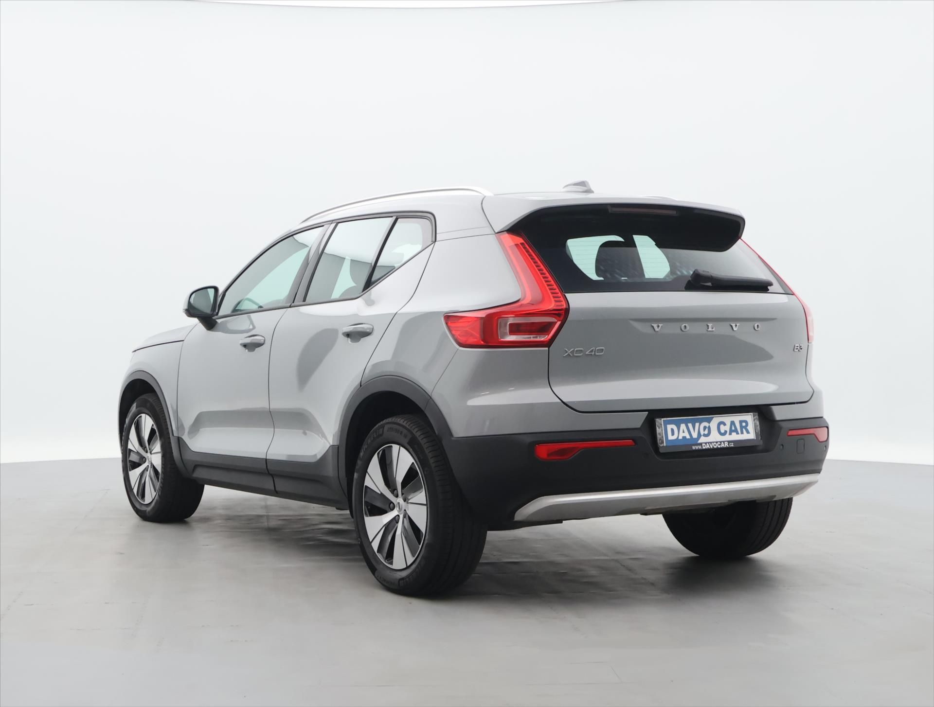 Volvo XC40, 2.0 B3 120kW Core DCT CZ DPH - fotka 5