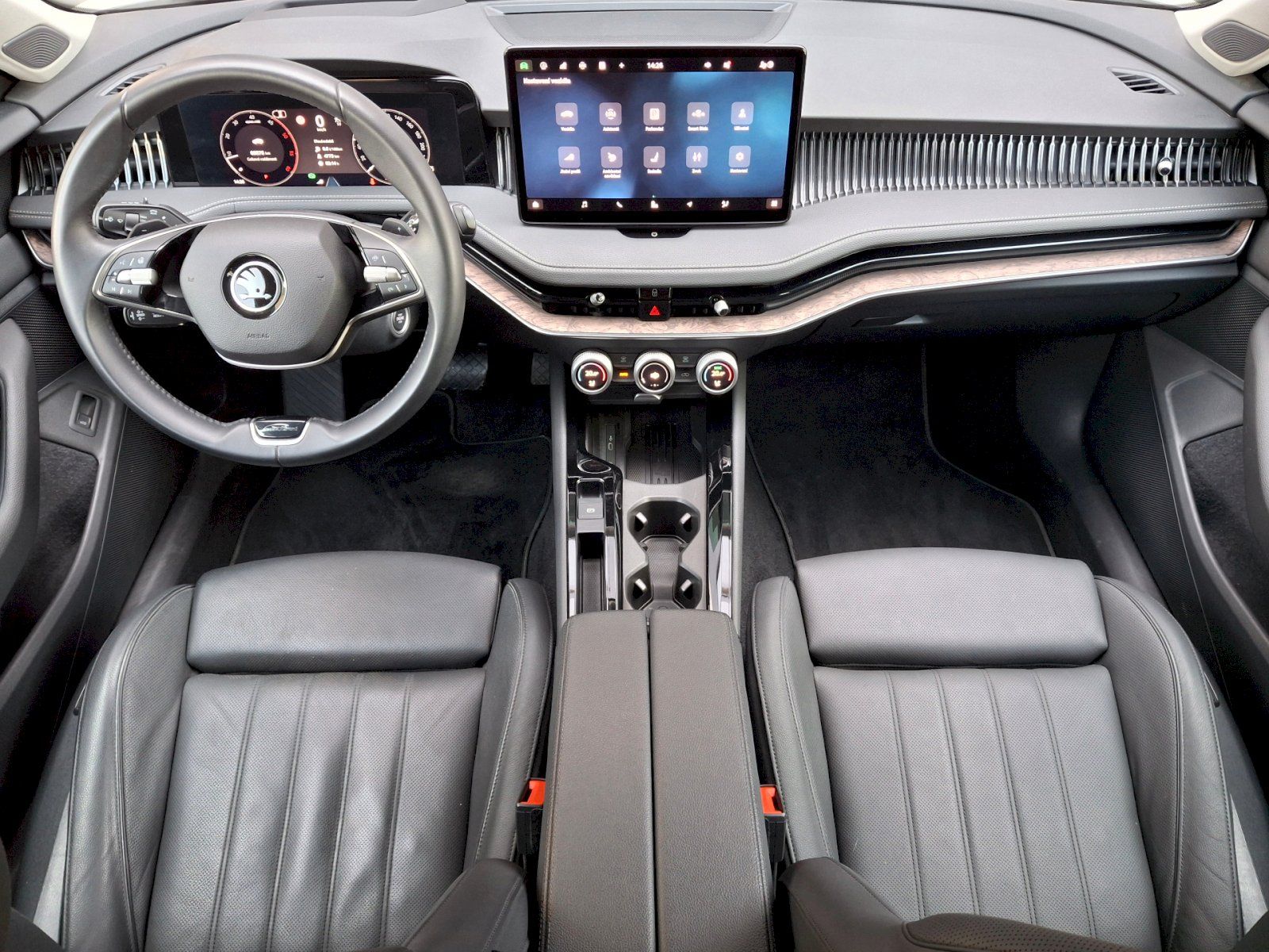 Škoda Superb, Combi L&K DSG 2,0TDi 110kW - fotka 5