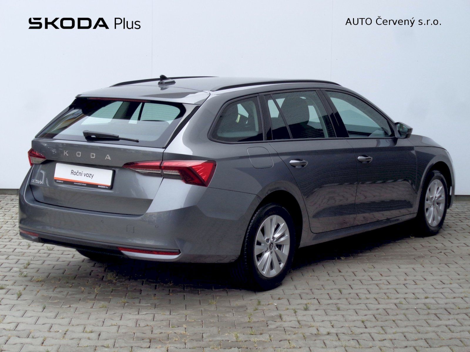 Škoda Octavia, Combi 2.0 TDI 85 kW Selection - fotka 2