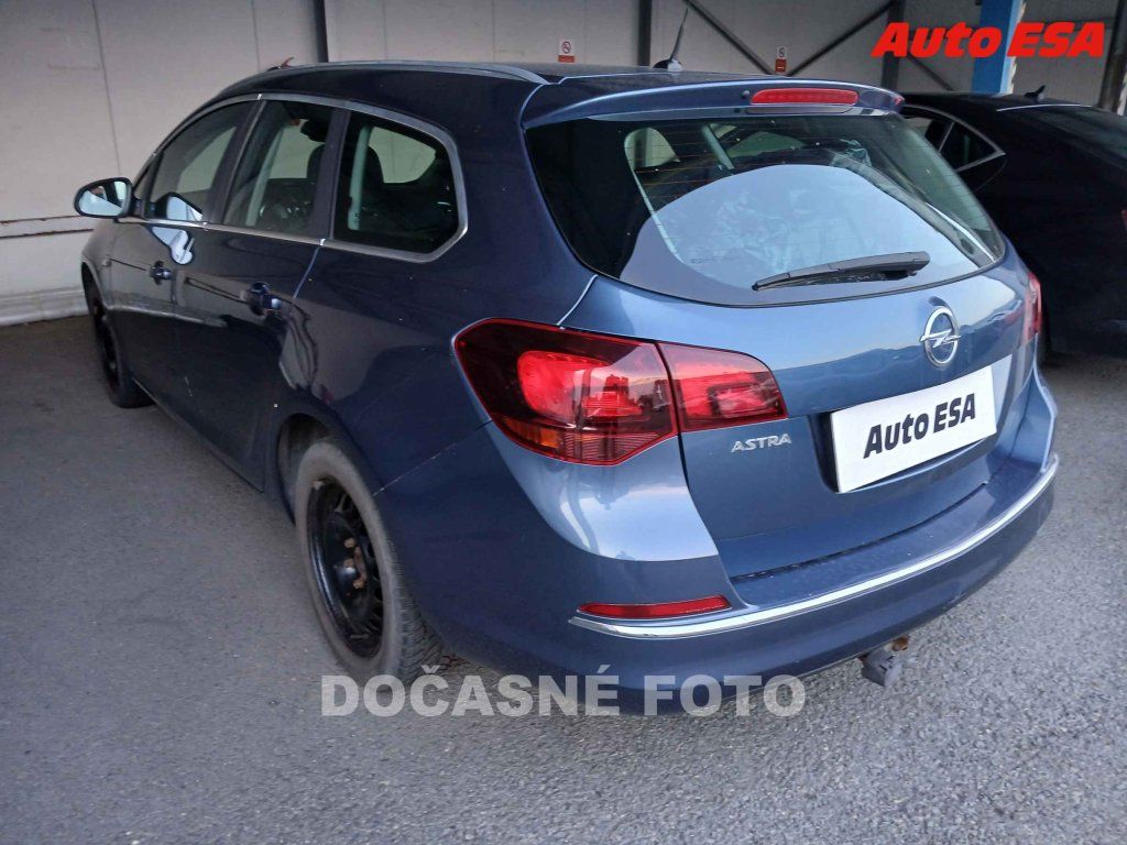 Opel Astra, 1.4T SPORTS TOURER,ČR - fotka 2