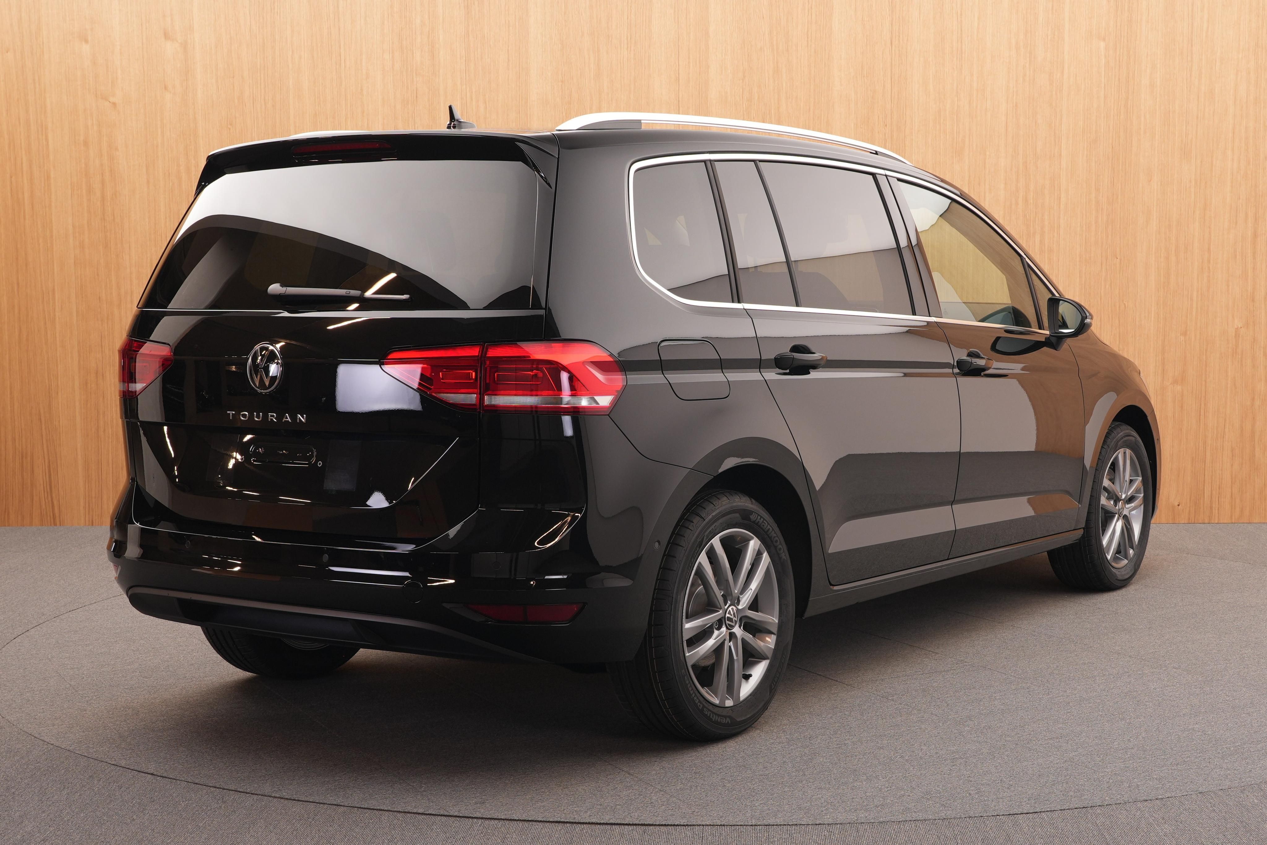 Volkswagen Touran, Love 1.5 TSI DSG - fotka 4