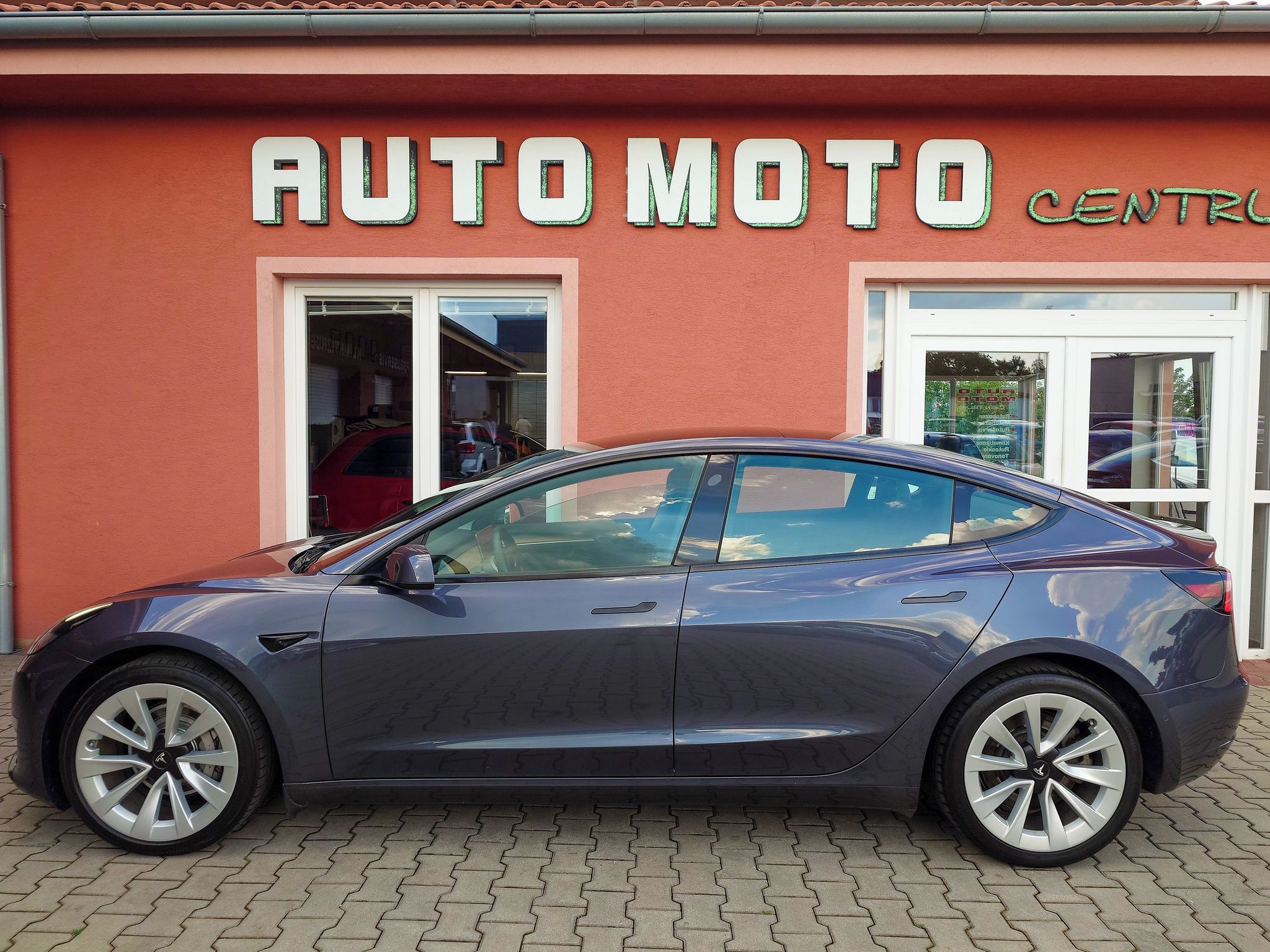 Tesla Model 3, Long Range Dual Motor 366 kW S - fotka 3