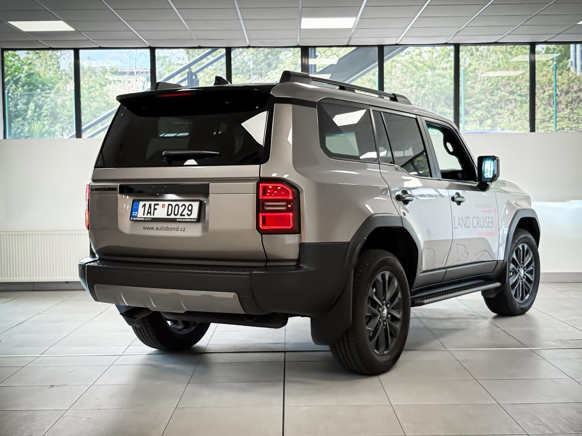 Toyota Land Cruiser, 2,8L Diesel, Executive Skyview - fotka 3
