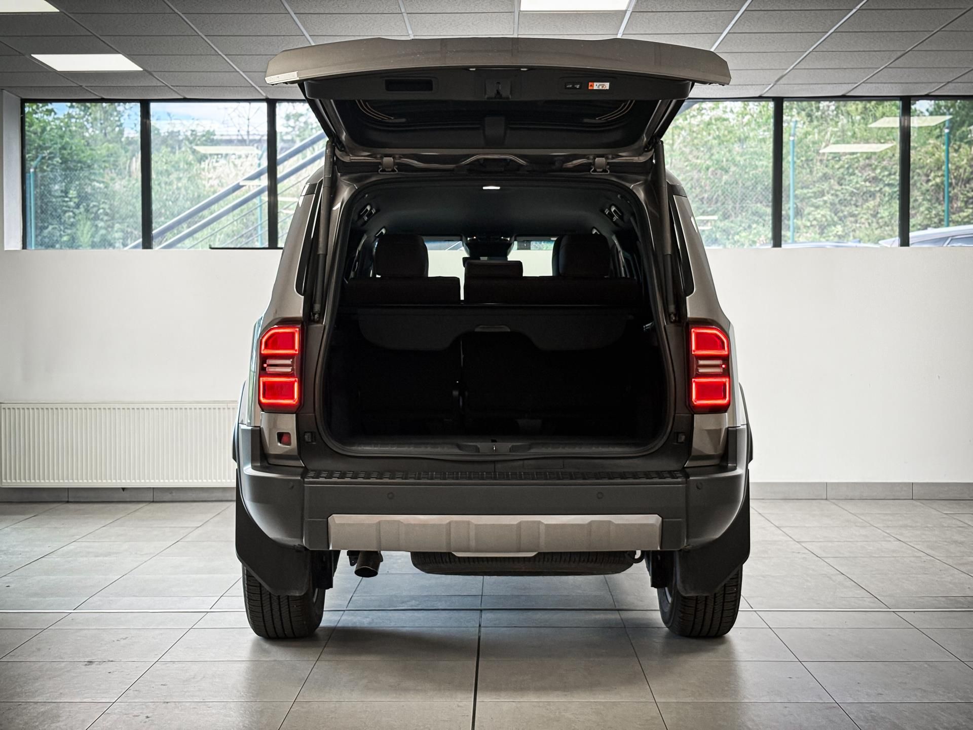 Toyota Land Cruiser, 2,8L Diesel, Executive Skyview - fotka 5