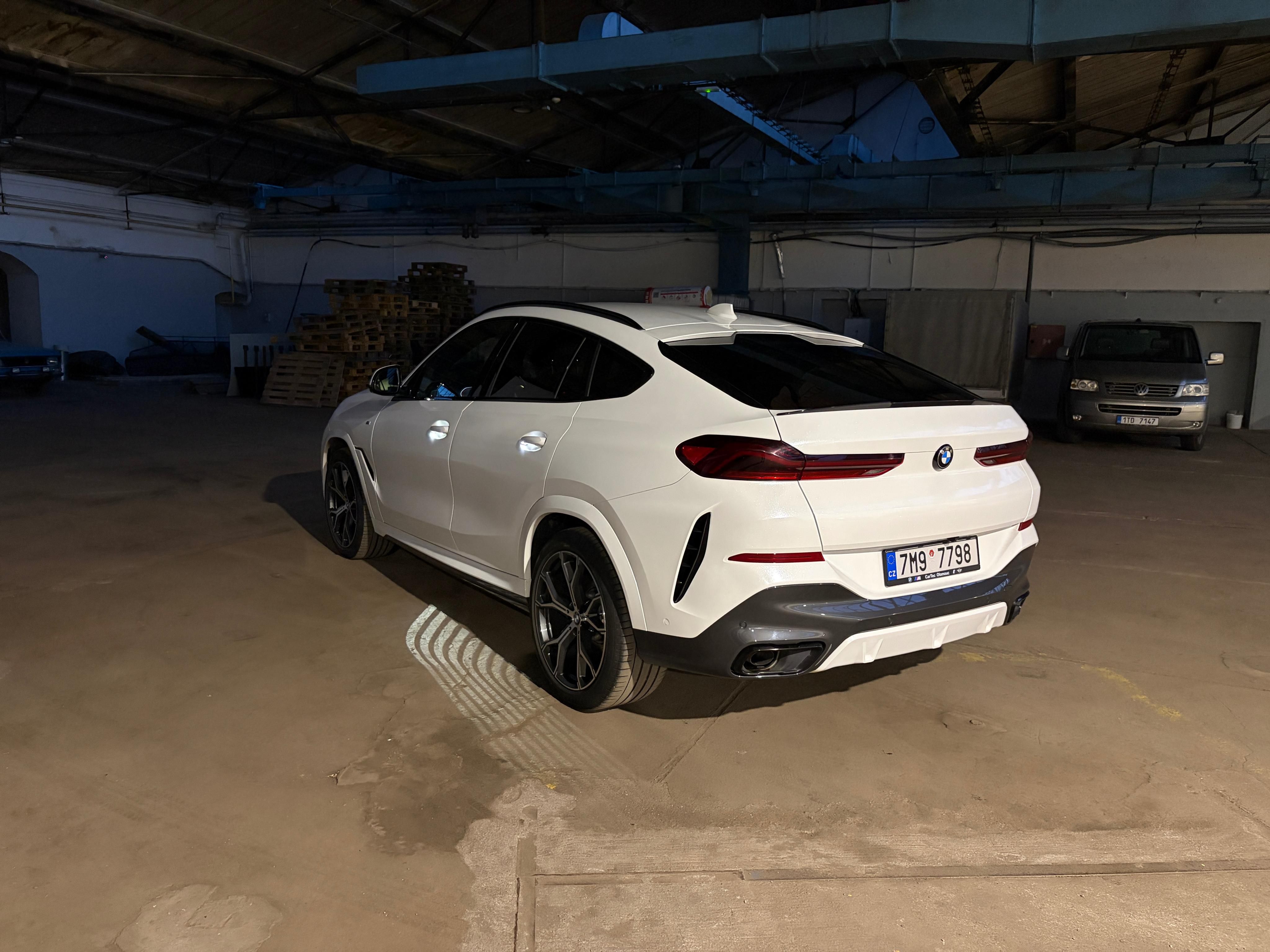 BMW X6, xDrive40d - fotka 3