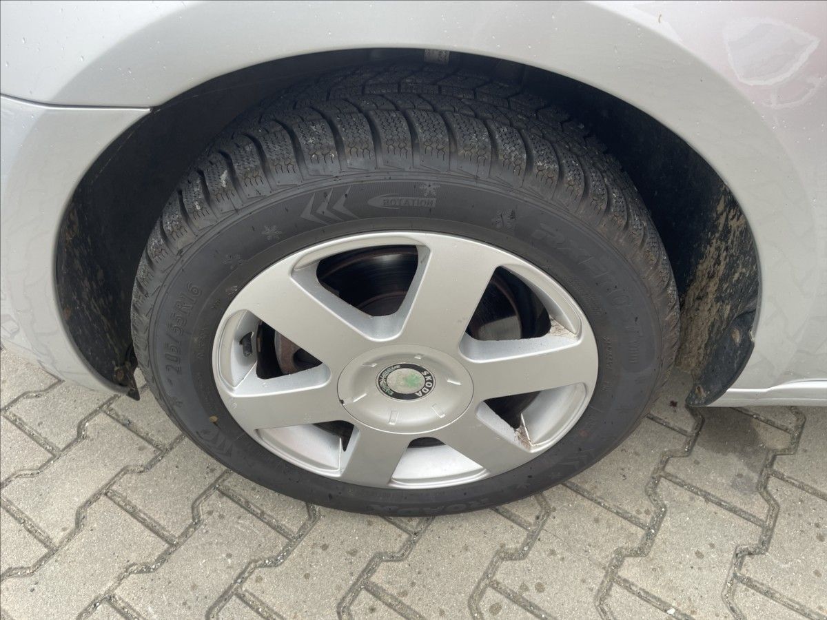Škoda Octavia, 2,0 TDI 4x4 ČR DIGIKLIMA XENON - fotka 6