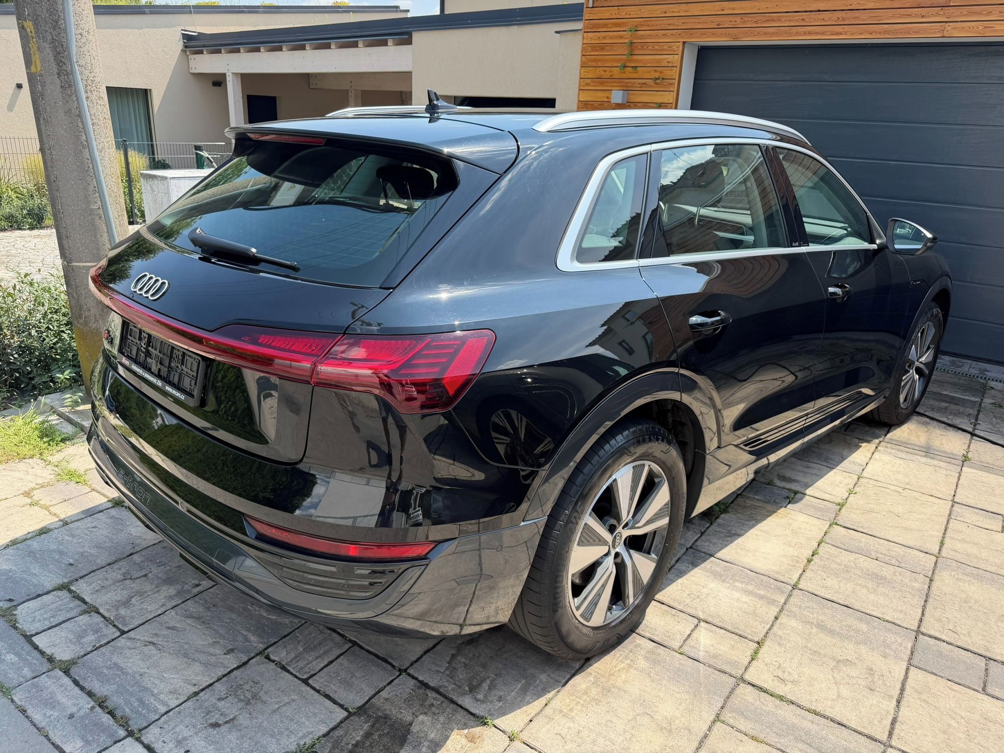 Audi Q8 e-tron, 50,asitenti,kamery okolí,kessy - fotka 3