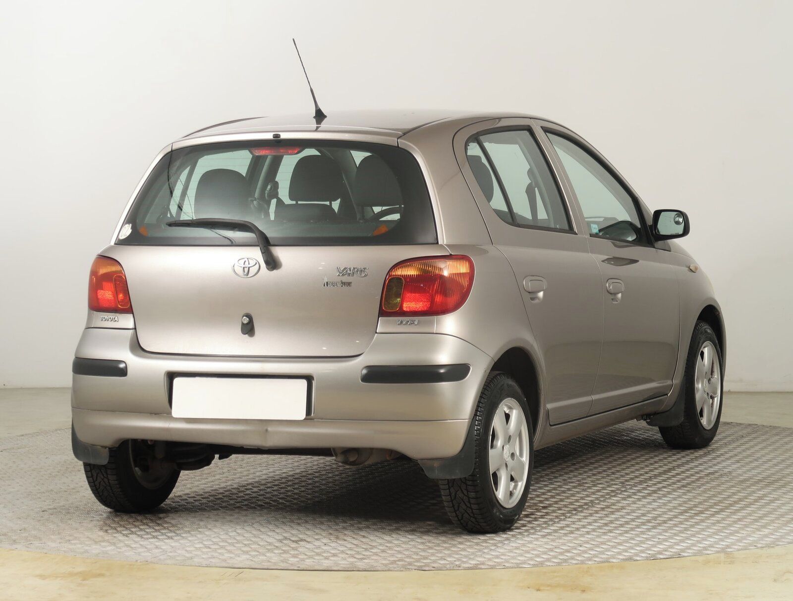 Toyota Yaris, 1.0 VVT-i, po STK, jezdí dobře - fotka 5