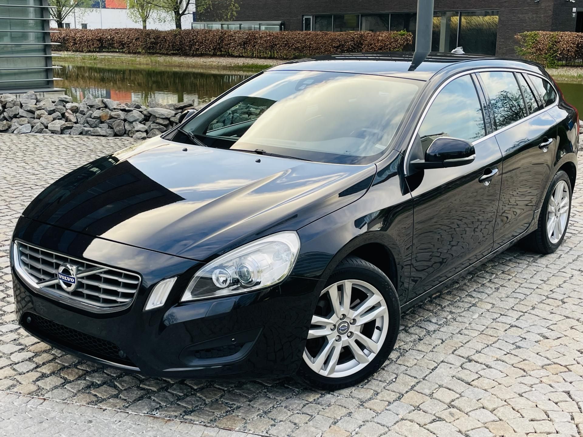 Volvo V60, 2.4D5 MANUÁL VÝHŘEV SERVISKA - fotka 3