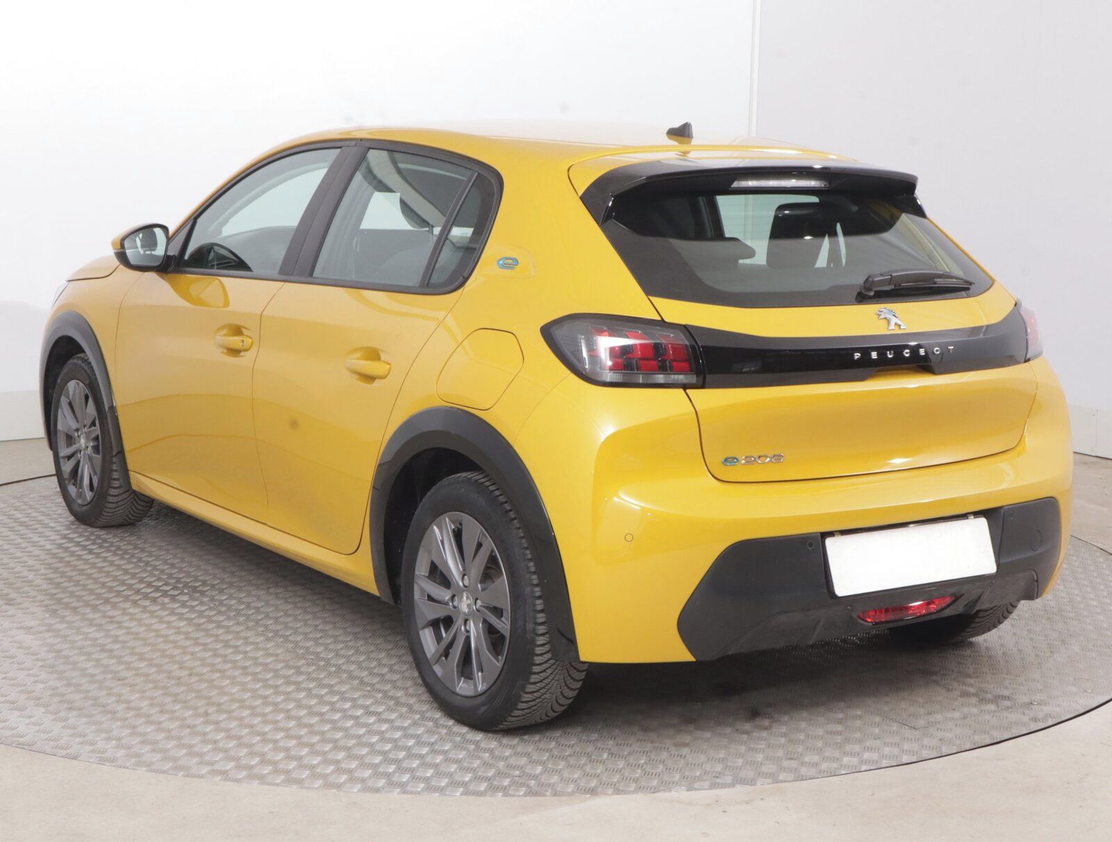 Peugeot 208, 50 kWh, SoH 90%, Automat - fotka 4