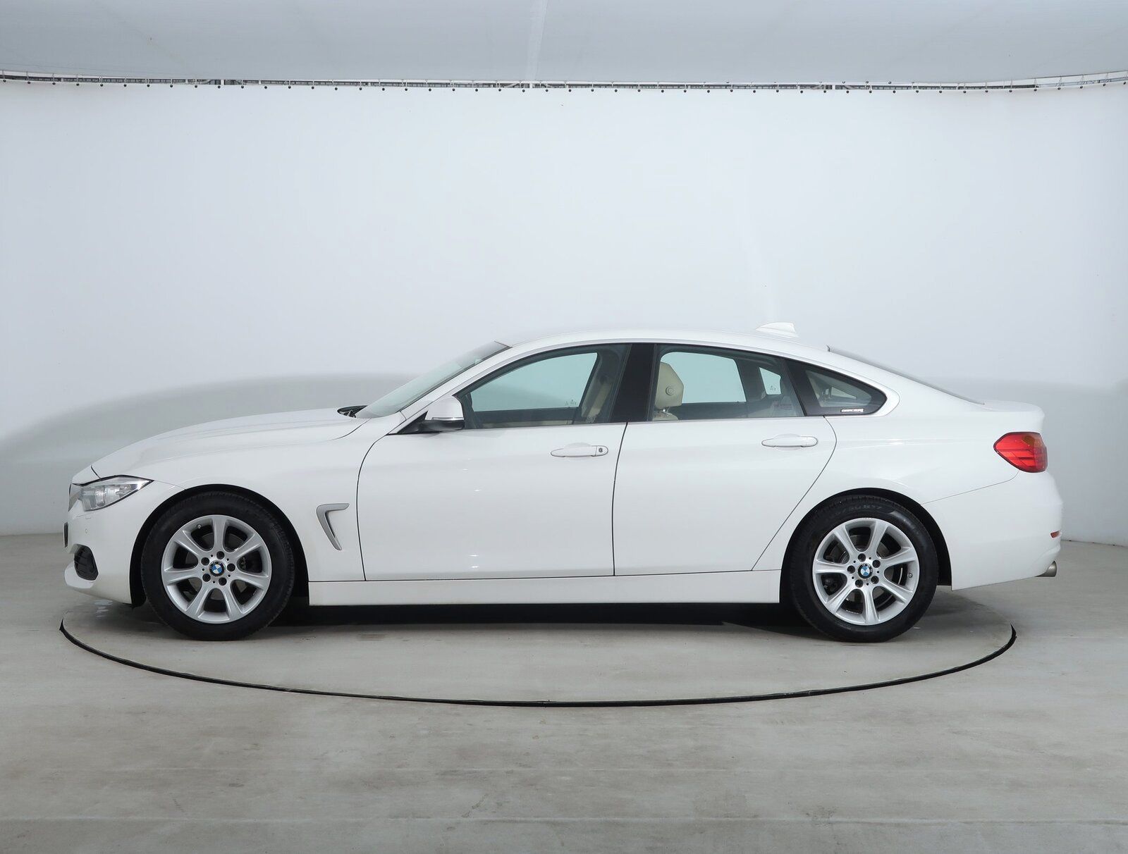 BMW Řada 4, 420i Gran Coupé , Automat - fotka 3