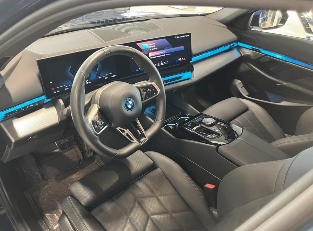BMW i5, eDrive40 Touring M Ambient Taž - fotka 6