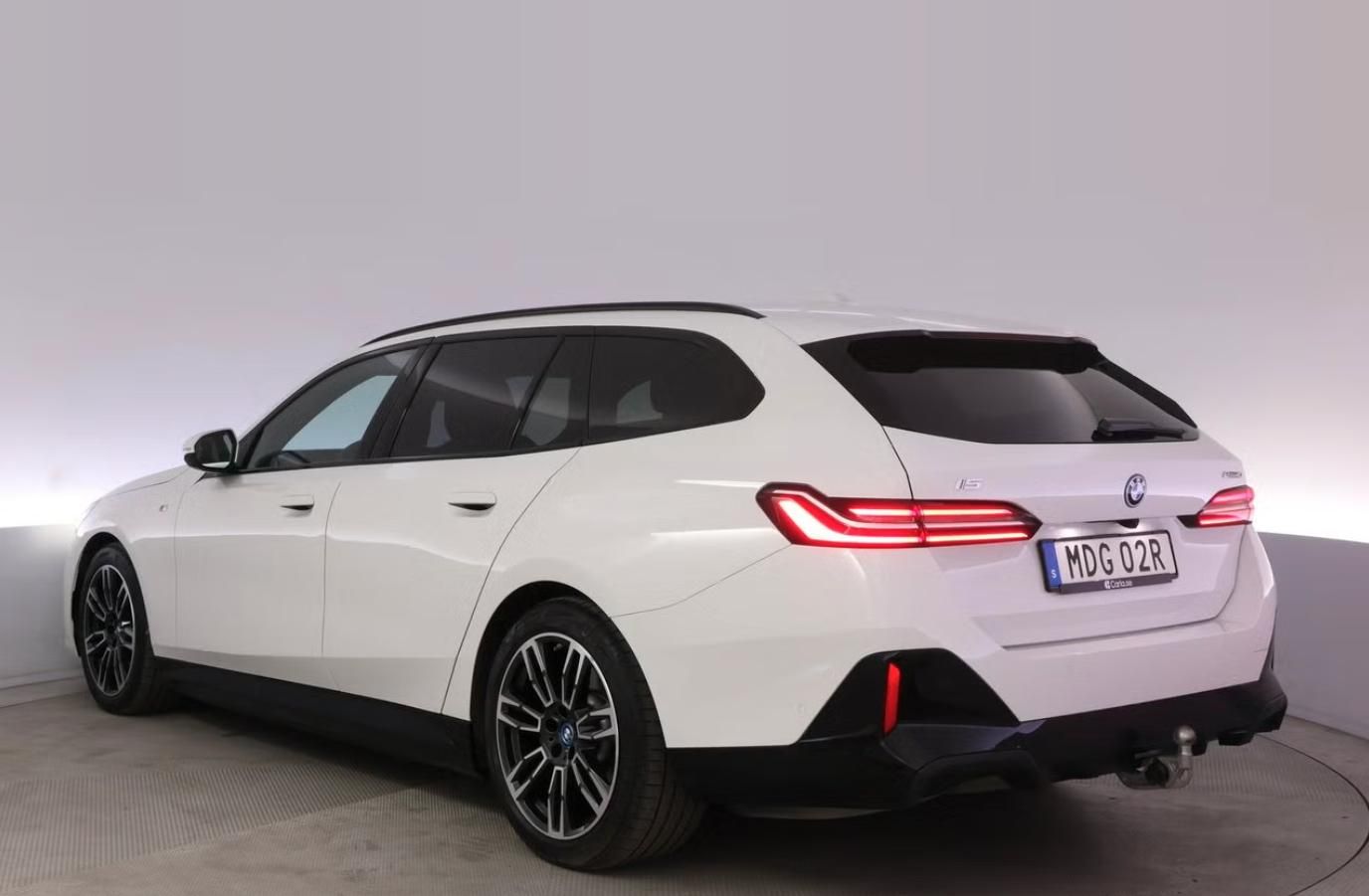 BMW i5, eDrive40 Touring M SoH 96% Kam - fotka 3