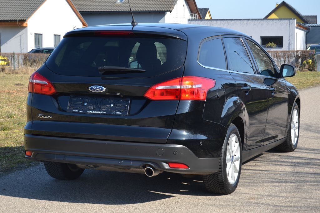 Ford Focus, 2.0 TDCI 110kW Titanium kombi - fotka 4