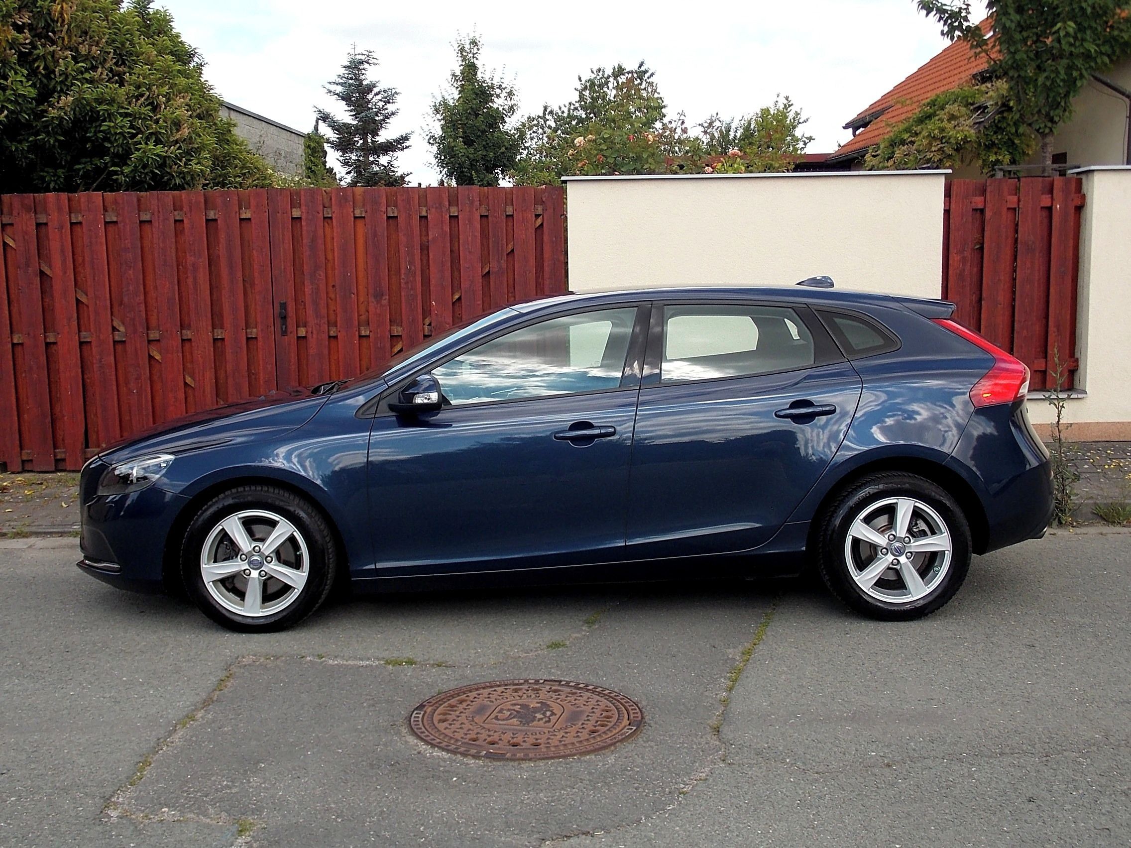 Volvo V40, 1,6 YOU T2 1. MAJITEL - fotka 3