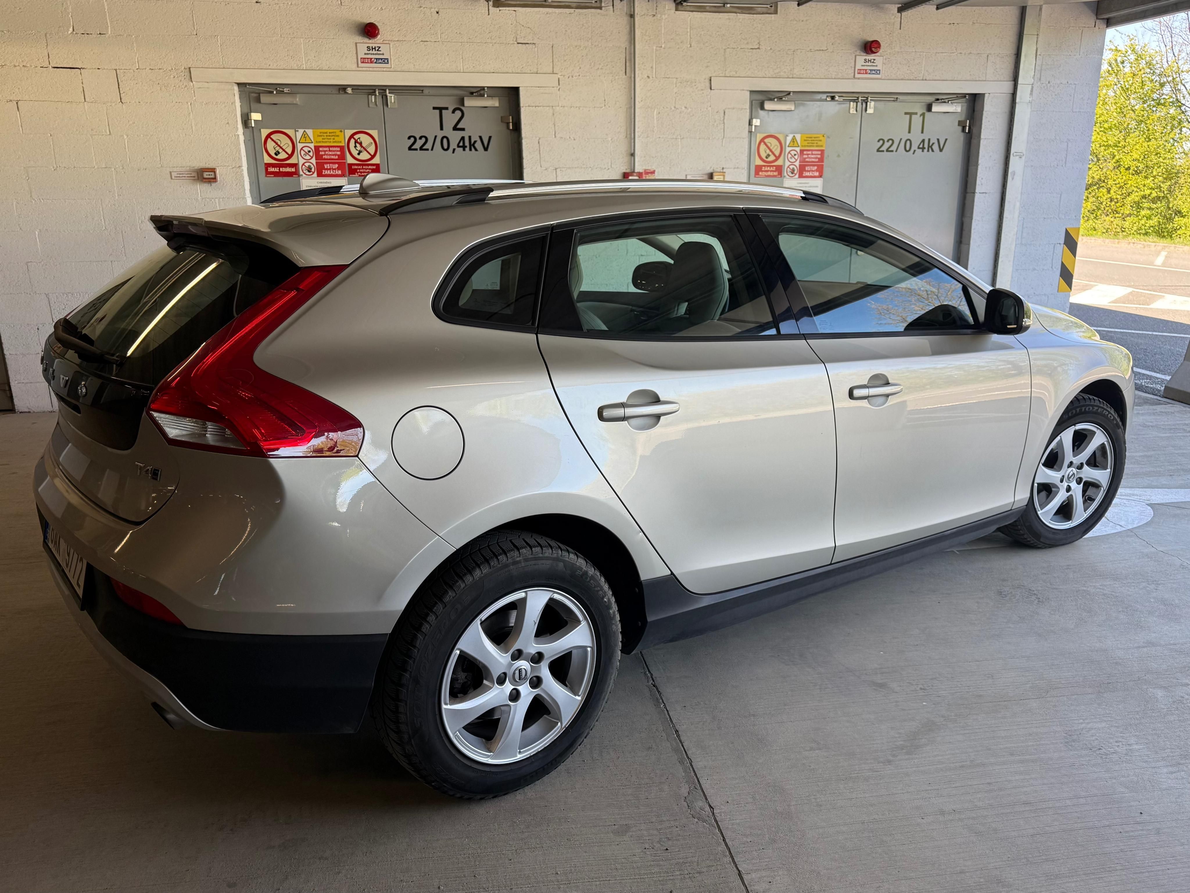 Volvo V40, Volvo V40 Cross Country T4 AWD - fotka 5