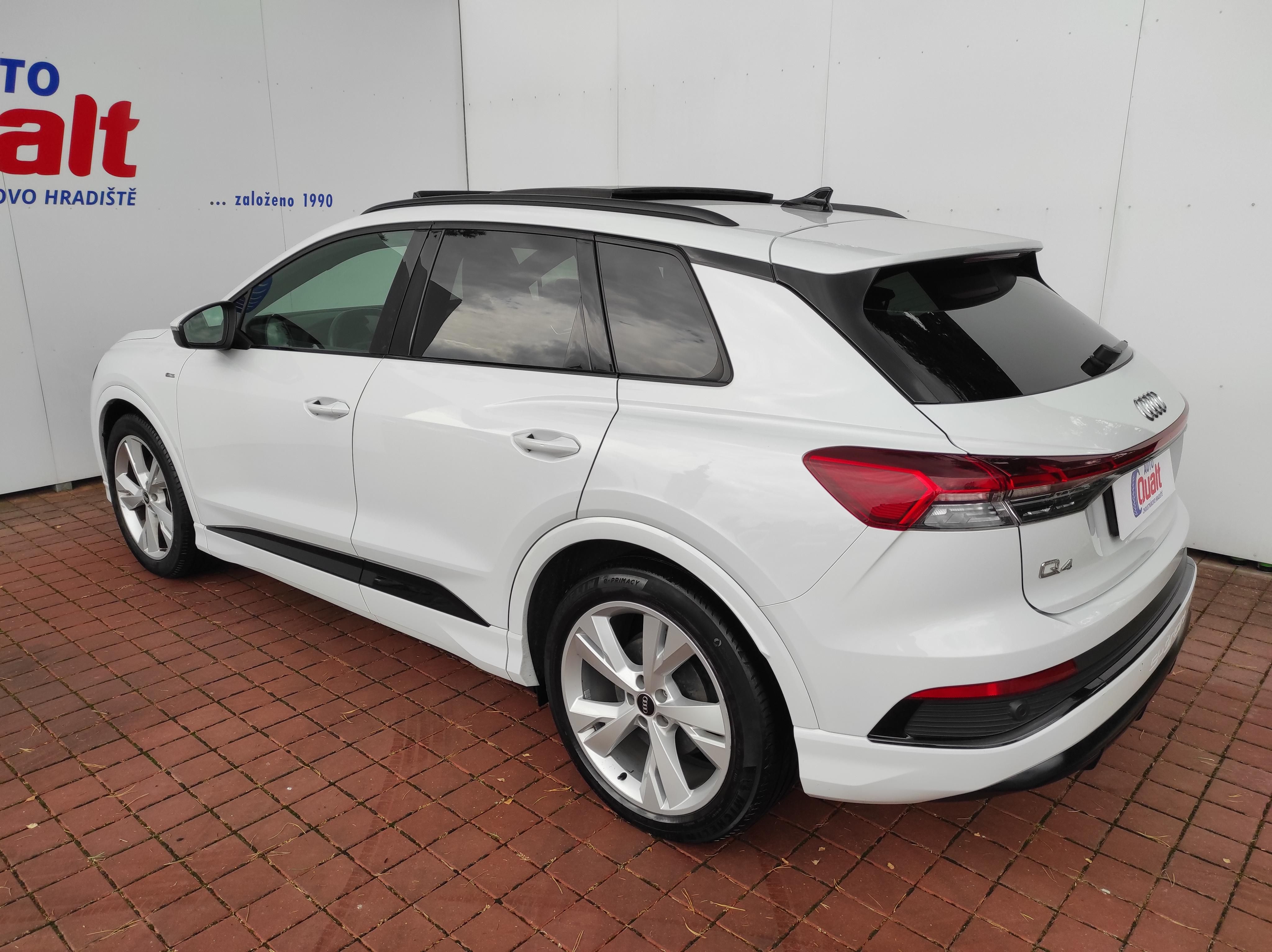 Audi Q4 e-tron, 150 kW MATRIX PANORAMA TEPELKO - fotka 6