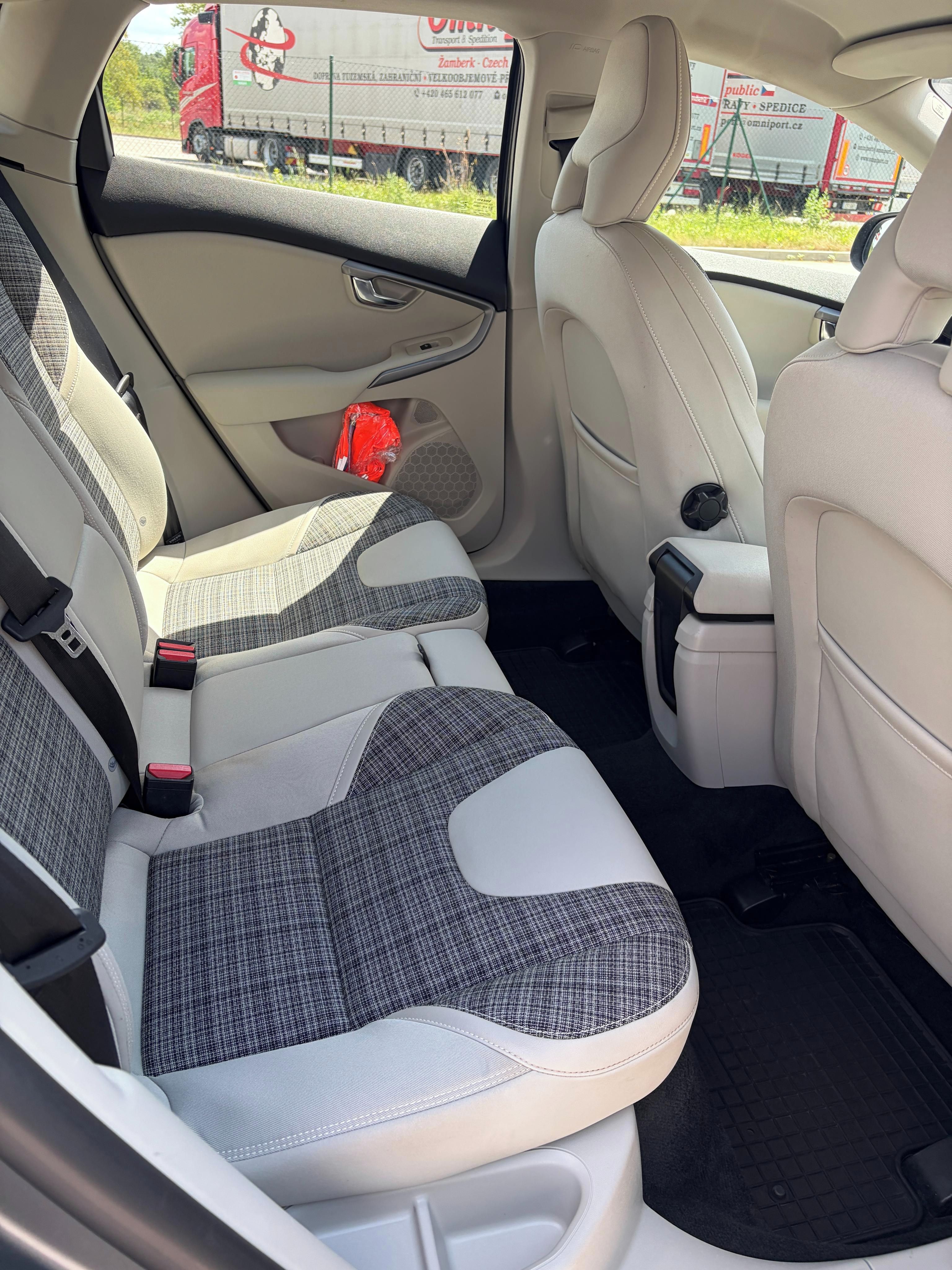 Volvo V40 - fotka 6
