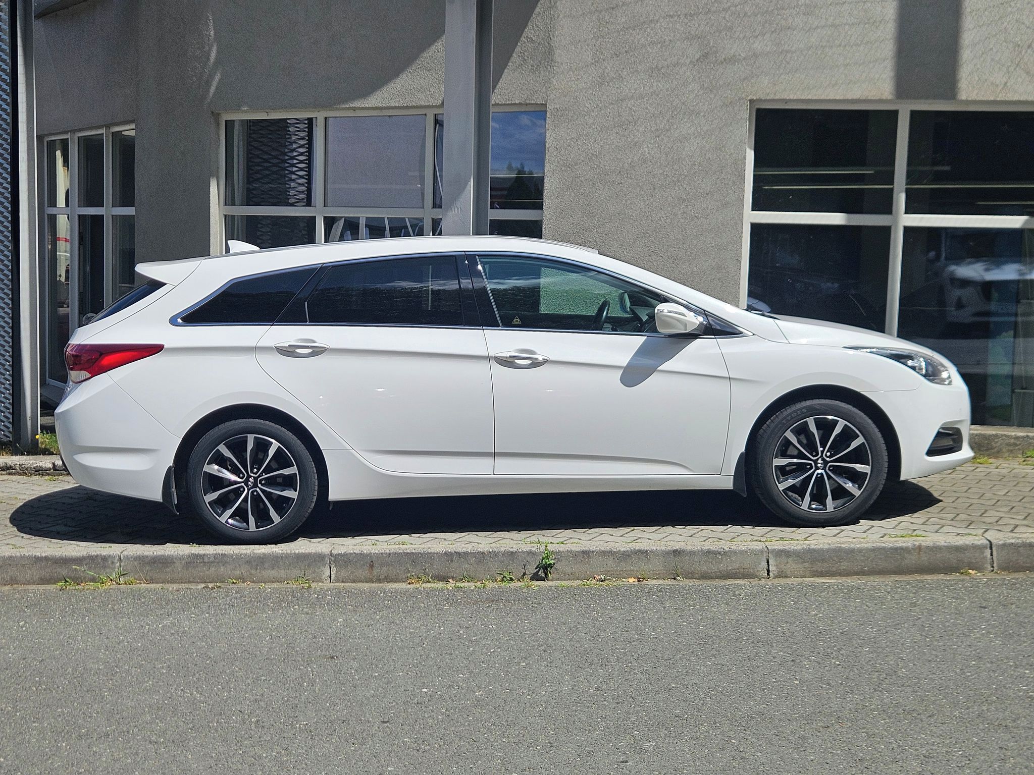 Hyundai i40, 1.6 CRDi Succes Winter, 1.maj. - fotka 6