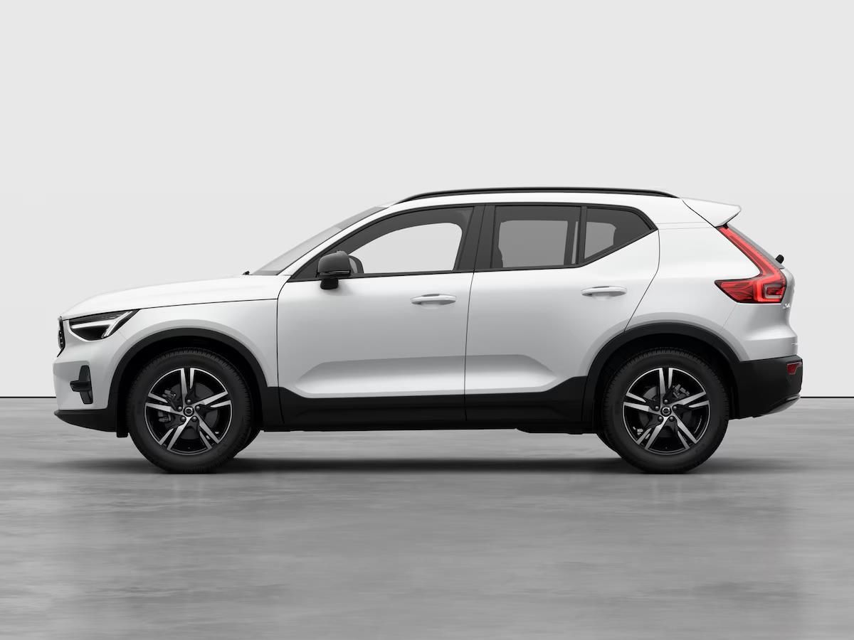 Volvo XC40, 2.0B4 145kW PLUS DARK - fotka 2