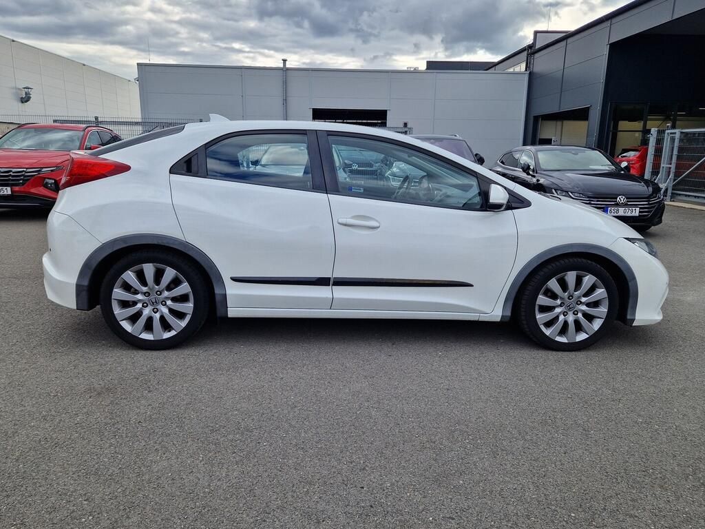 Honda Civic, Sport 1.8 i-VTEC 104 kW - fotka 3